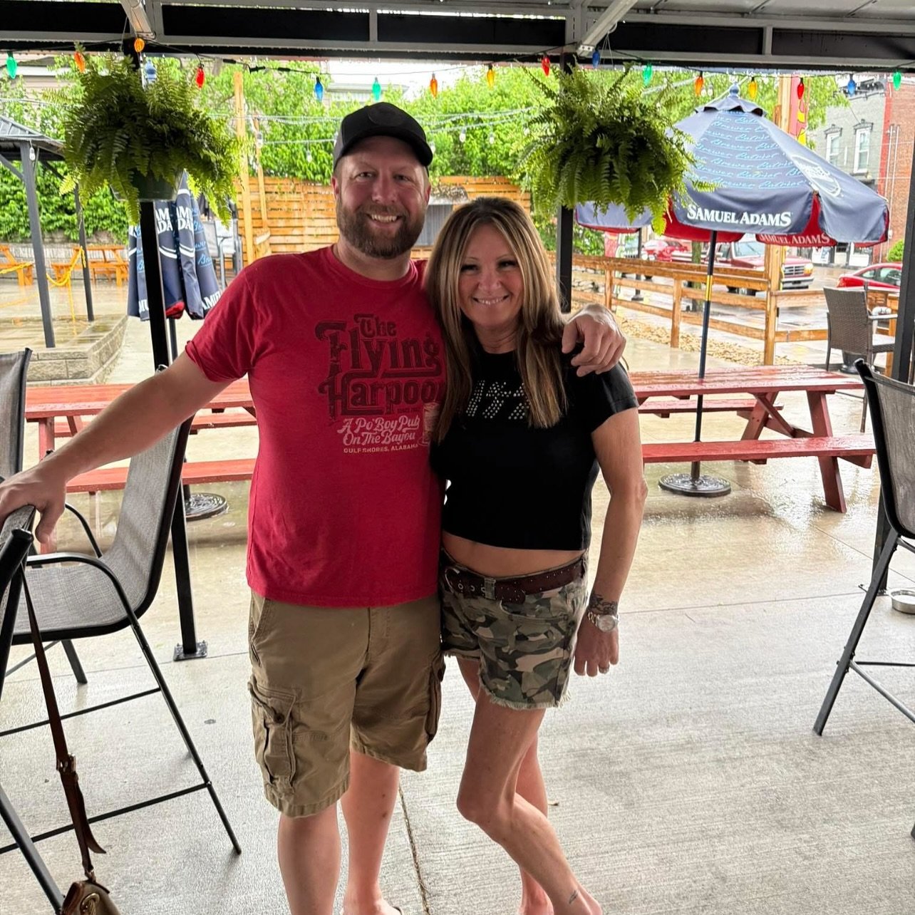 ‼️ PATIO WEATHER - Come visit Lesley serving your fave sarsaparilla&rsquo;s Friday til 6, and Cam Sasser will be serving your fave libations from 6 til close 🍻 Roxanna Trimble will be taking the stage with her hubby @ 8:00 for a fun night of music ?