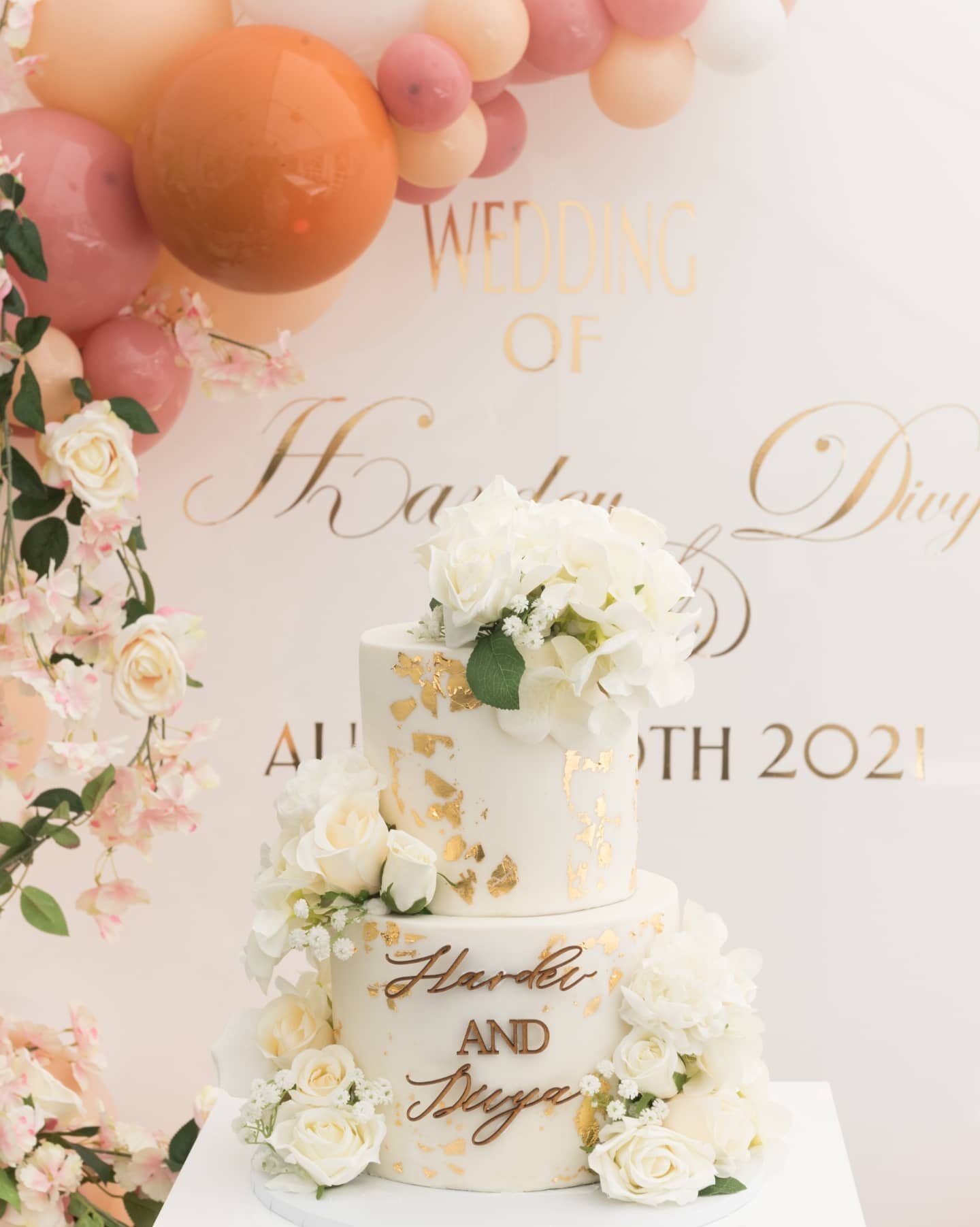 When it's all about the cake and the beautiful simple details, but most importantly it's cake!

#weddingphotography #weddingcake #weddingcakes #weddinginspiration #femalephotographer #decor #bridalinspo #asianwedding #instadaily #bridetobe #cakedecor