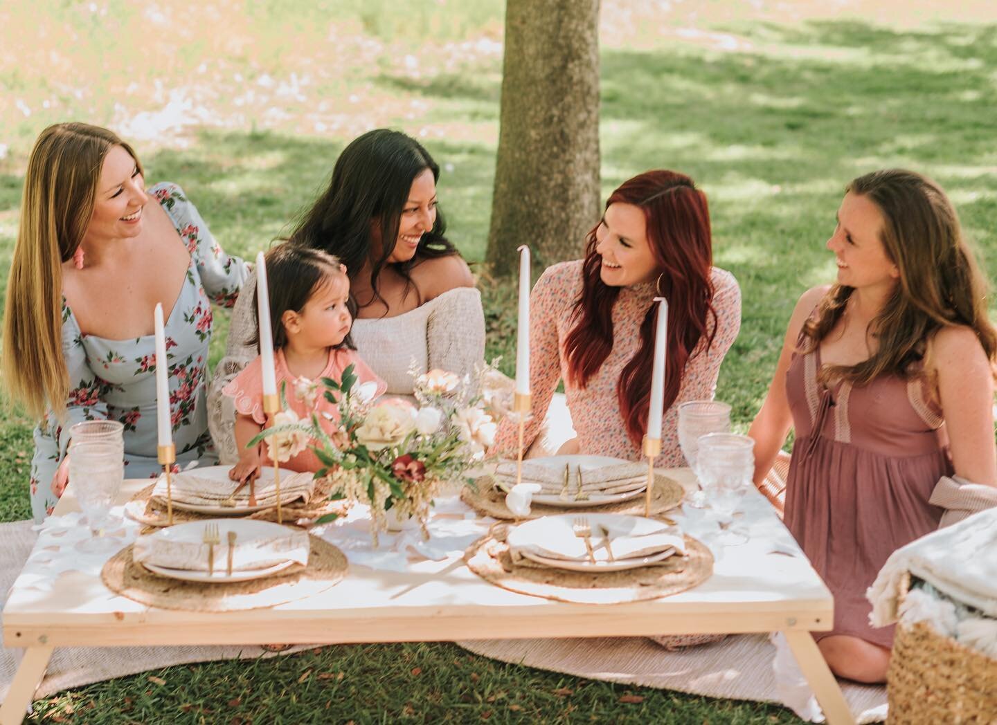 Happy Monday! How was your weekend? 
⠀⠀⠀⠀⠀⠀⠀⠀⠀
Who had a #girlsday with their besties?!
⠀⠀⠀⠀⠀⠀⠀⠀⠀
Planning &amp; Design | @valeriecoraevents
Luxe Picnic | @vivalapicnic
Florals | @sileneandsloanflorals
Photography | @annecsalas
⠀⠀⠀⠀⠀⠀⠀⠀⠀
#ocweddingfl