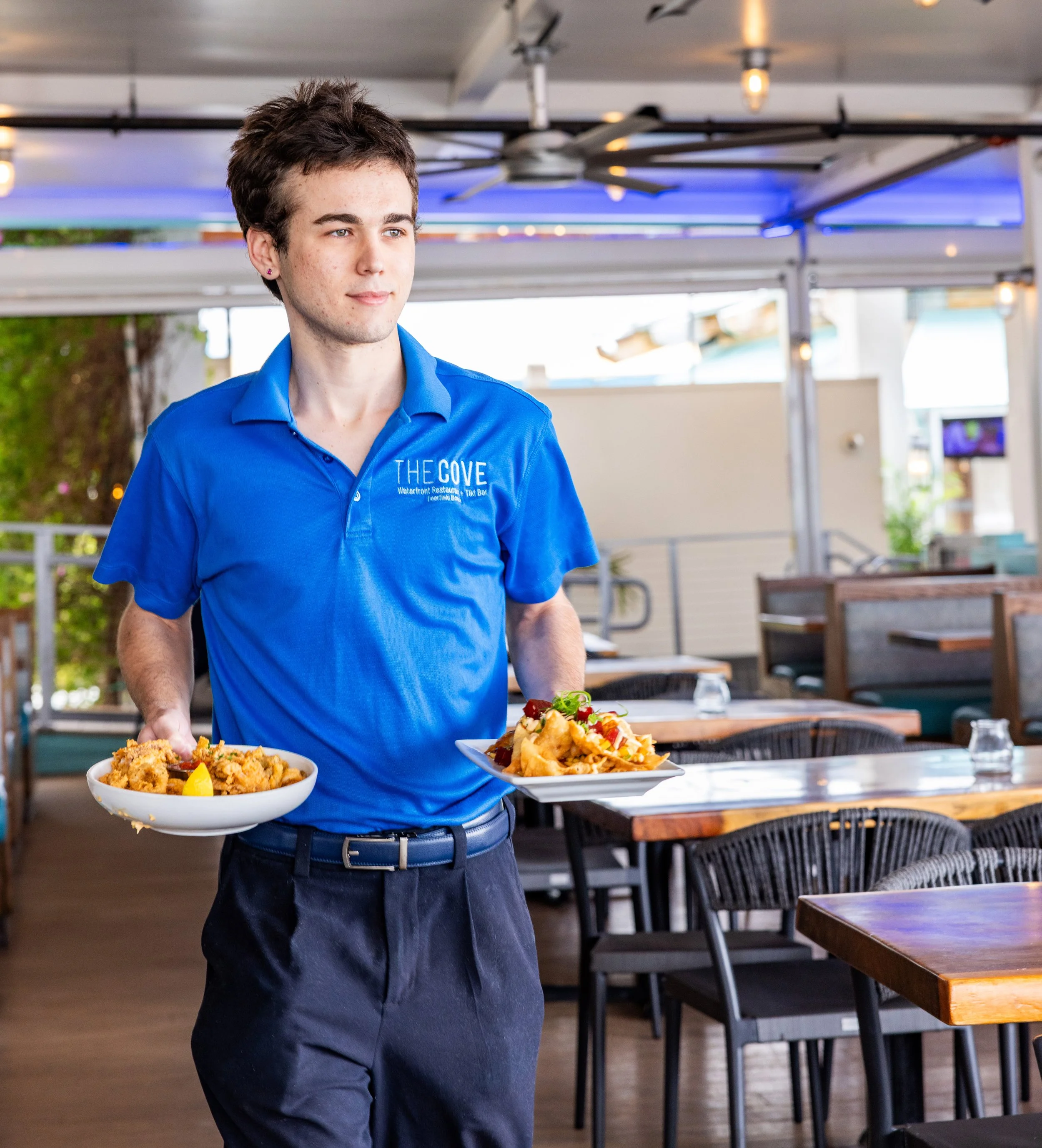 LM_Restaurants-TheCove-Lifestyle-16.jpg