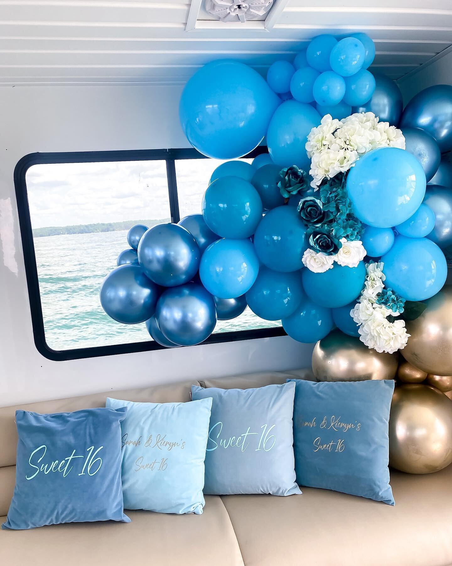 Endless blues 🌊 Sweet 16 Boat Party. 

Ask Her to meet you anywhere, and we&rsquo;re there! 
.
.
.
#atlanta #sweet16party #atleventplanner #atlantaeventplanner #atlballoons #luxurypicnic #atlantaeventstylist #atl #atlanta