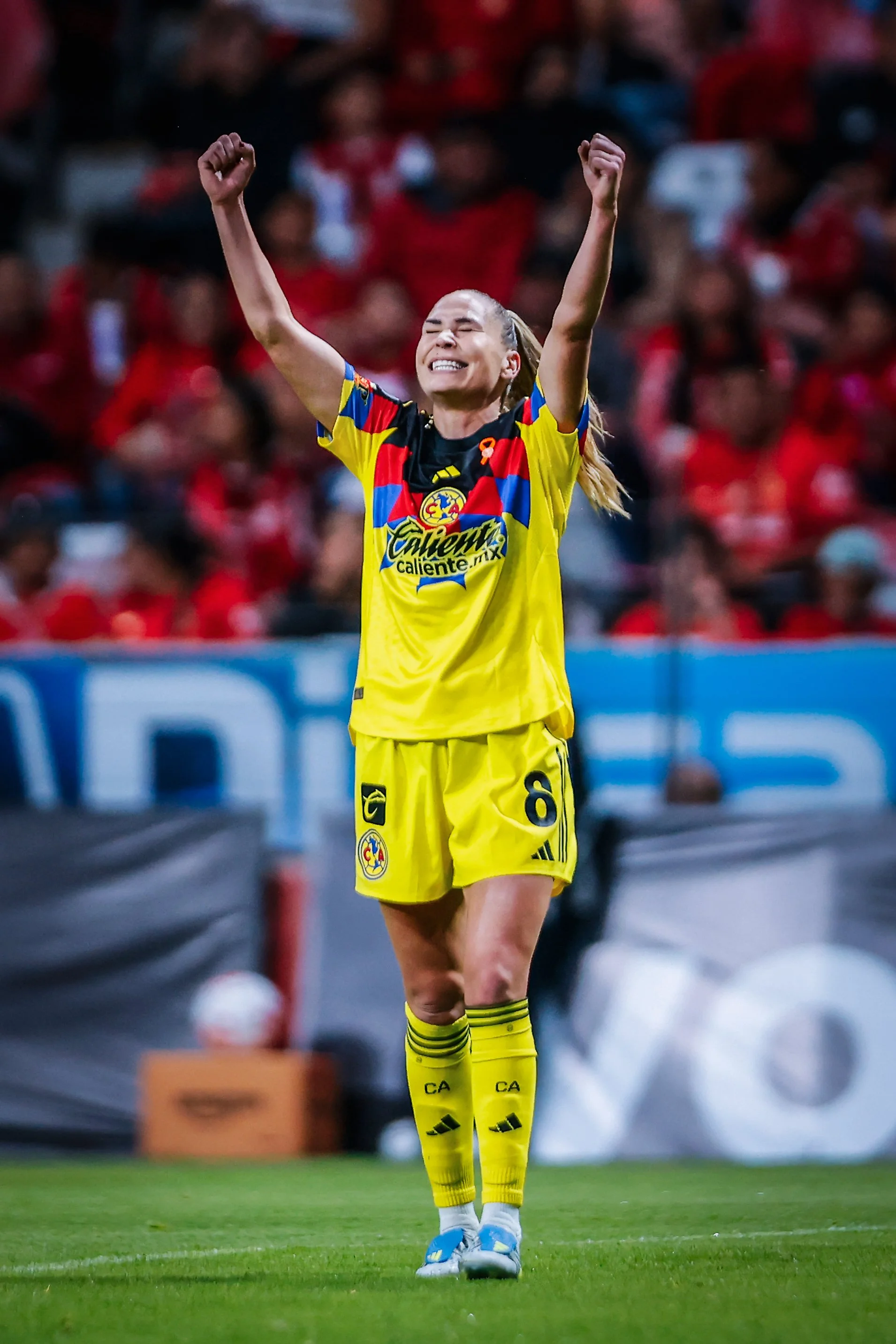 Irene Guerrero festeja con los puños en alto
