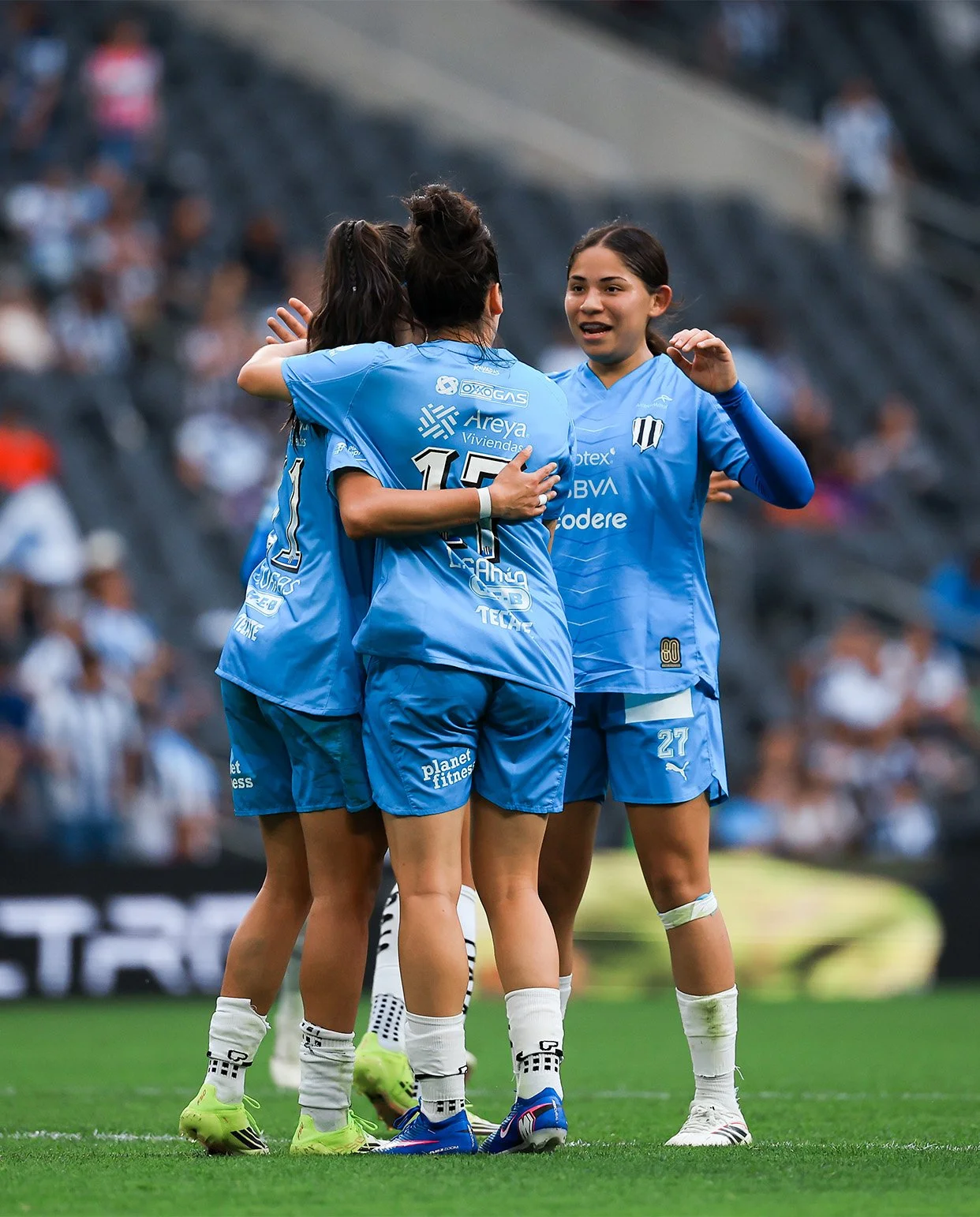 Servín, Vargas y Lucía García festejan.