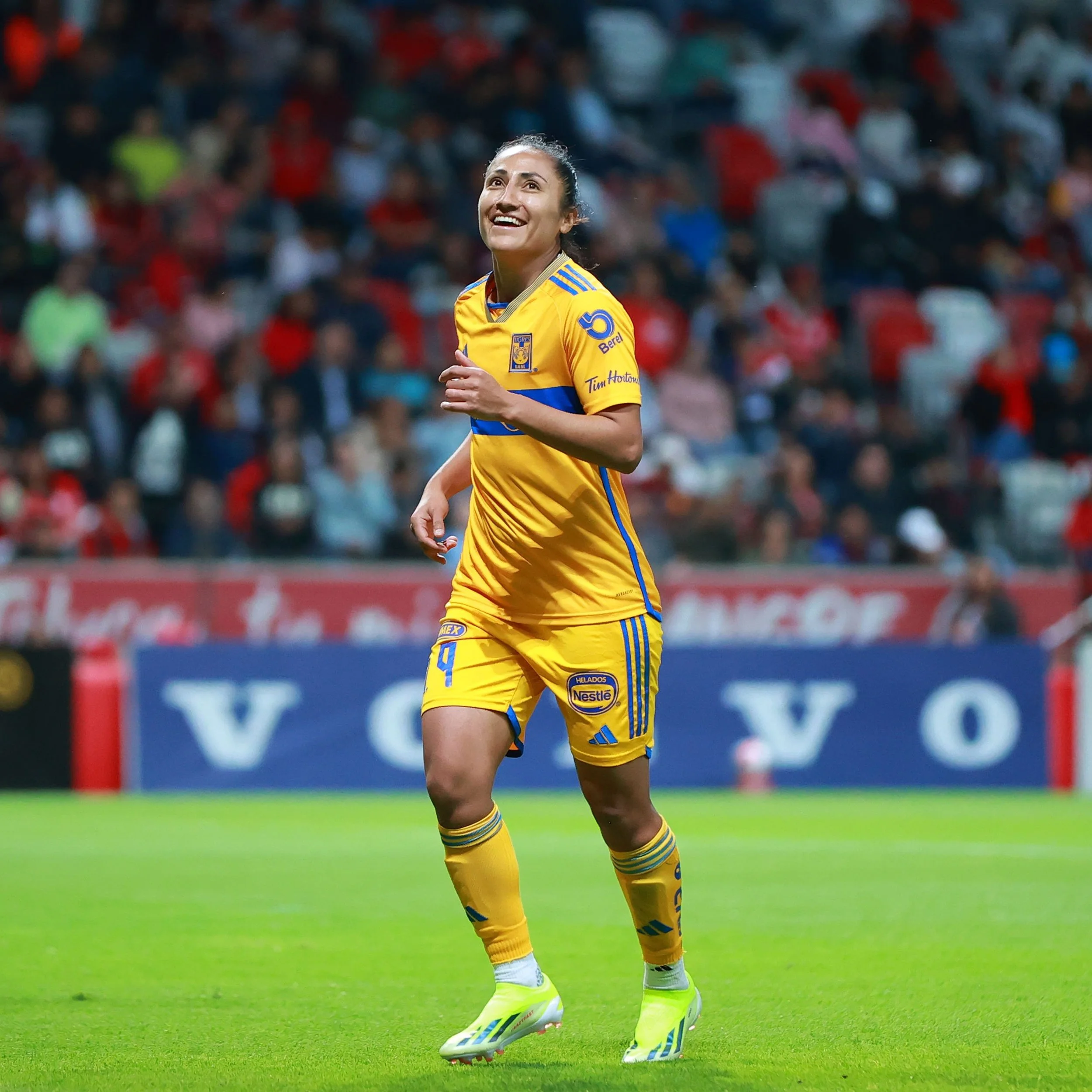 Stephany Mayor sonríe