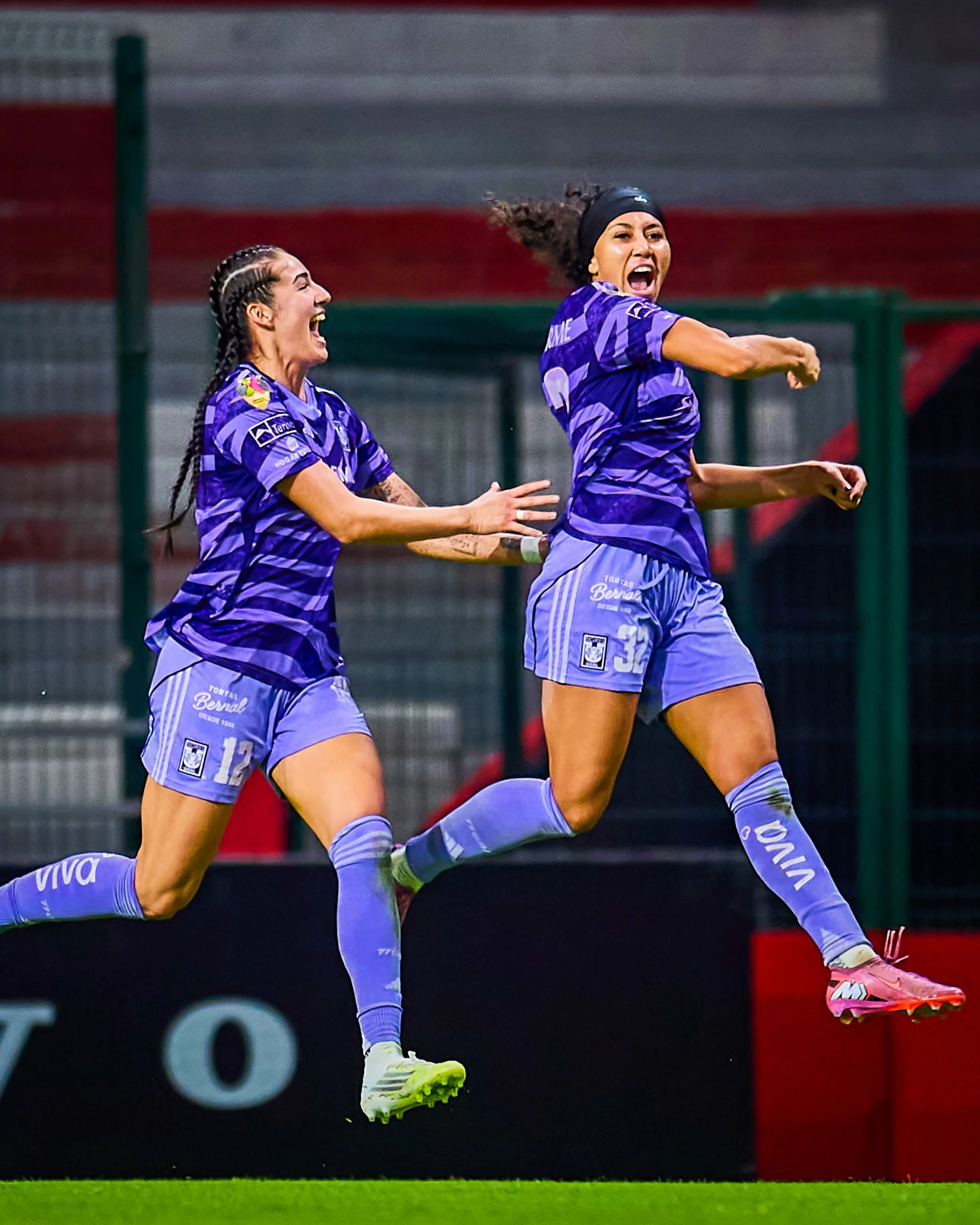 Diana Ordóñez y Farmer festejan gol.