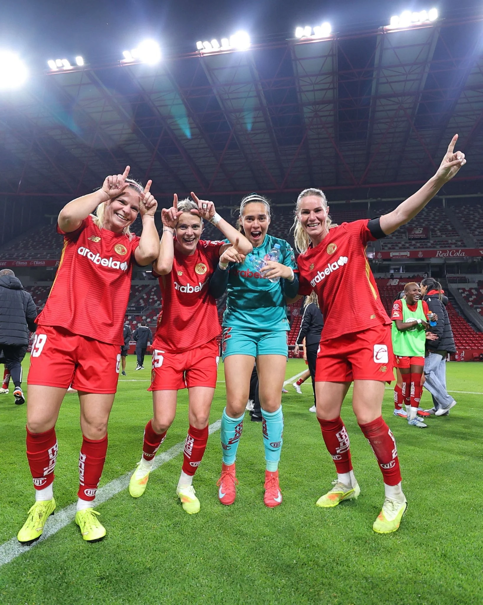 Jugadoras de Toluca festejan la victoria