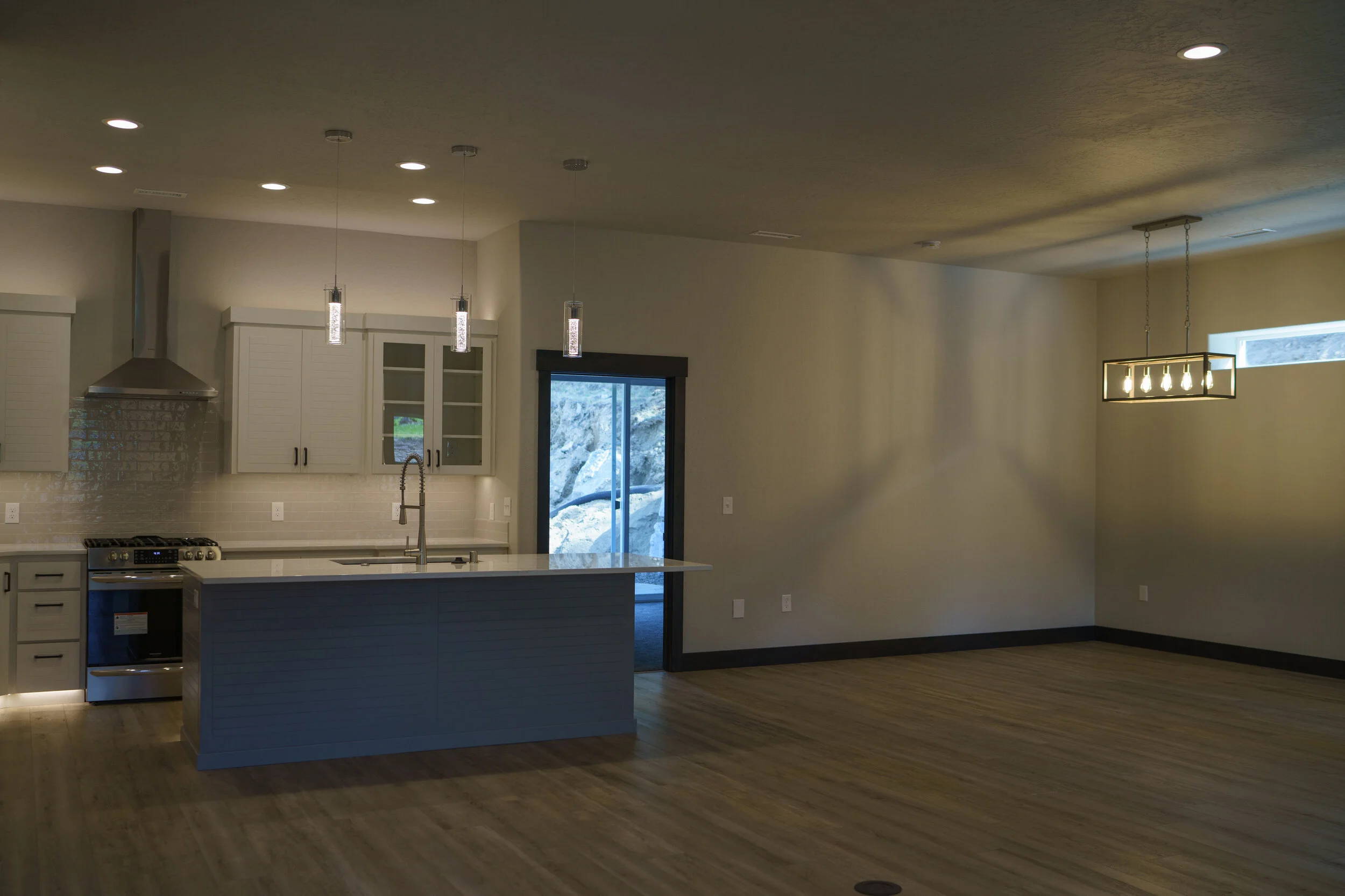 Kitch:dining copy.JPG