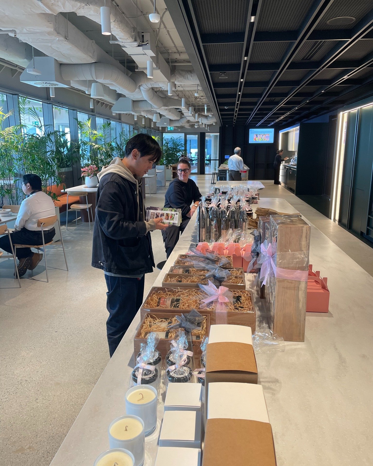This week... @endeavourenergy played host to our farm pop-up stall in their Parramatta Head Office. Thank you Kevin and Jacinta, shown here setting up🫶

#SocialEnterprise #Charity #CanaCommunities