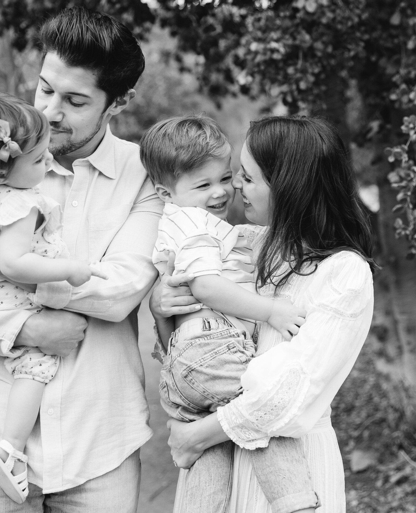 squishy bbs!!!⁠
⁠
⁠
⁠
&bull;⁠
&bull;⁠
&bull;⁠
&bull;⁠
&bull;⁠
&bull;⁠
#billyedonyaphotography #letsclicksoc #familyphoto #familyphotographer #thebloomforum #theartofmotherhood #familyphotography #familyportraitphotographer #100layercakelet #honestmot