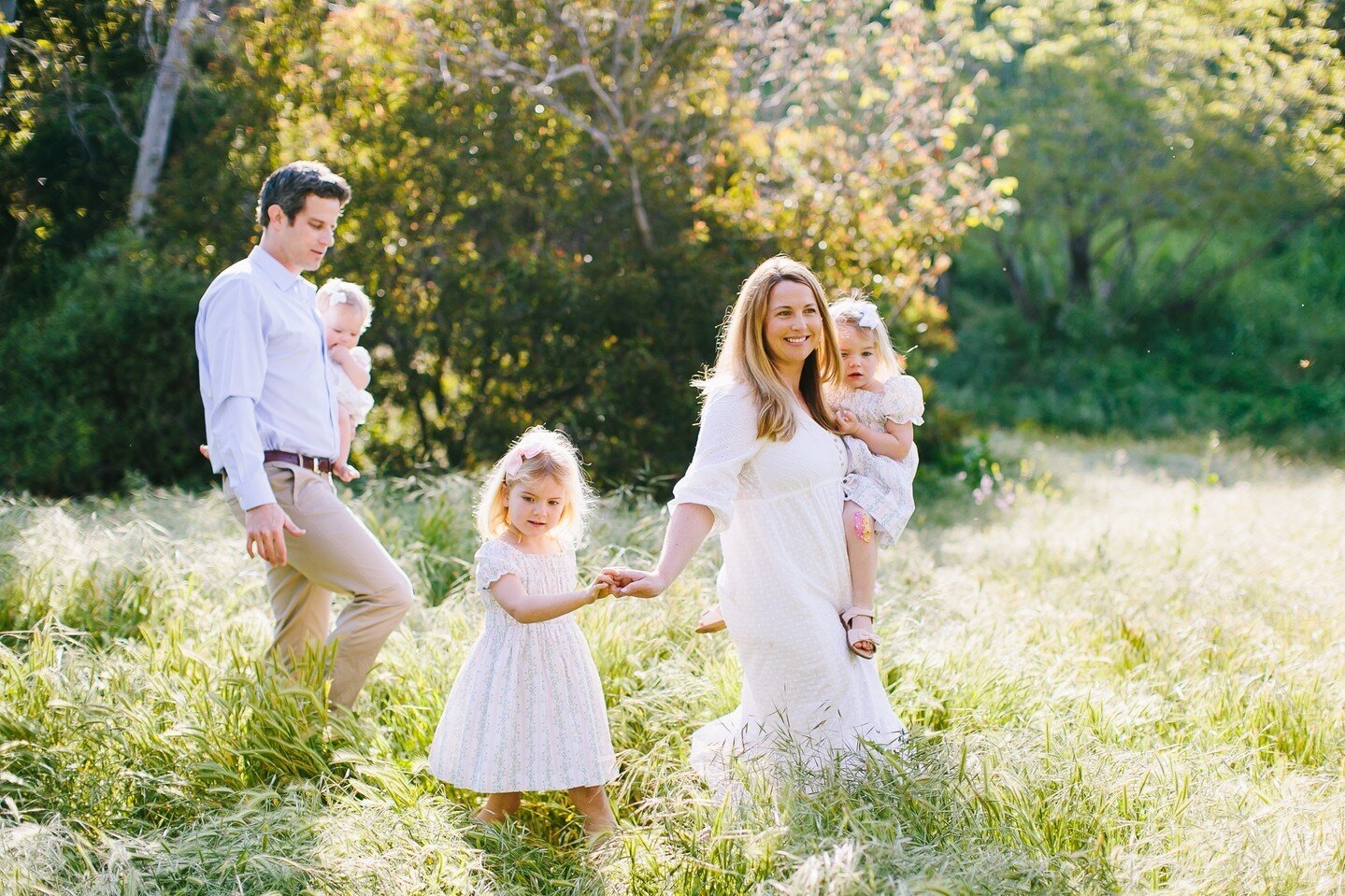 ⁠
Early morning light in the spring. Pure M A G I C ✨⁠
&bull;⁠
&bull;⁠
&bull;⁠
&bull;⁠
&bull;⁠
&bull;⁠
#billyedonyaphotography #letsclicksoc #familyphoto #familyphotographer #thebloomforum #theartofmotherhood #familyphotography #familyportraitphotogr