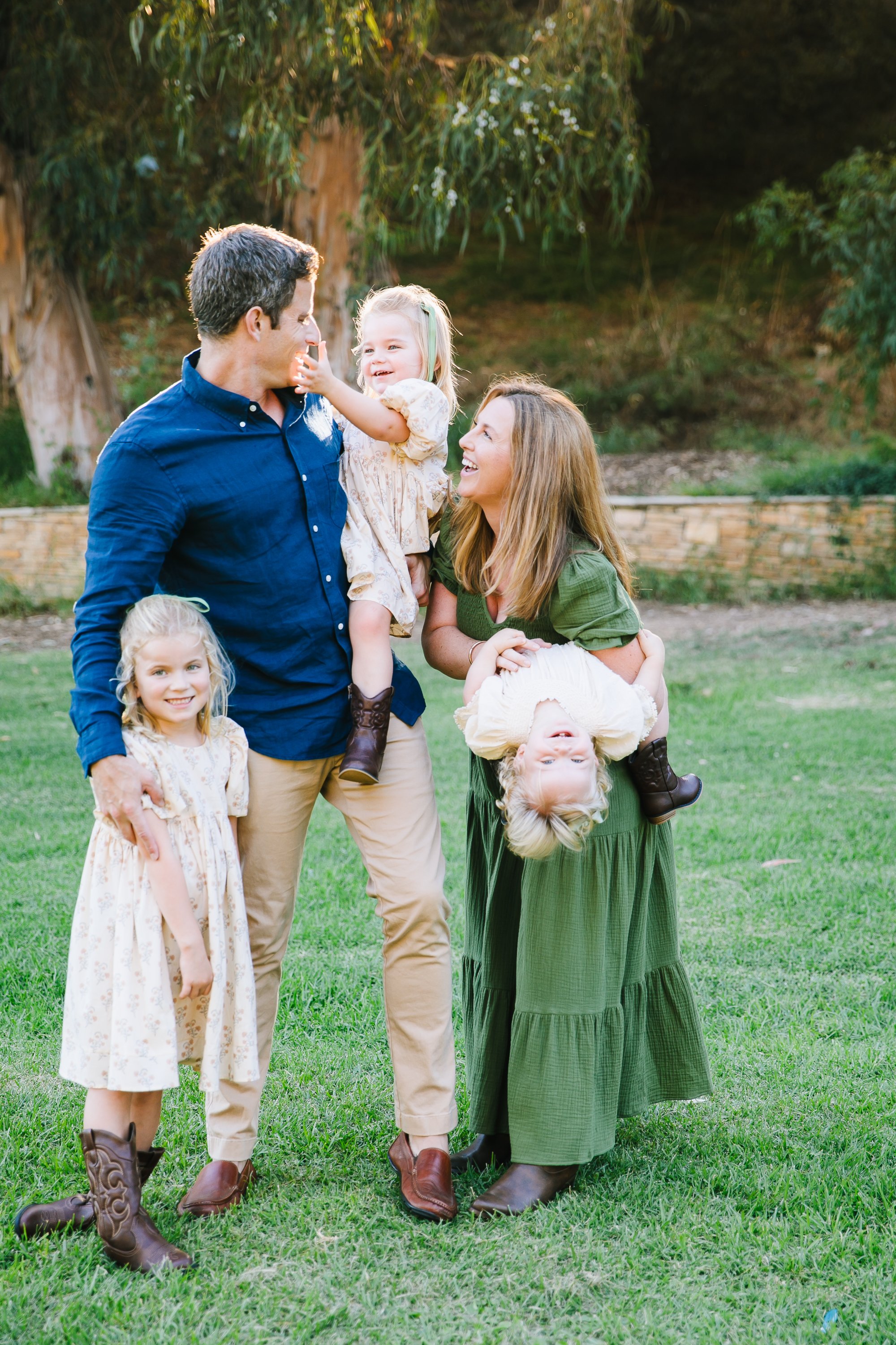 Los_Angeles_Family_Photographer_Golden_Hour_Mini_Session_Fall_Photos_Holiday_Card_Kids_Babies_Children_Luxury_Best_California_Photography-0152.jpg