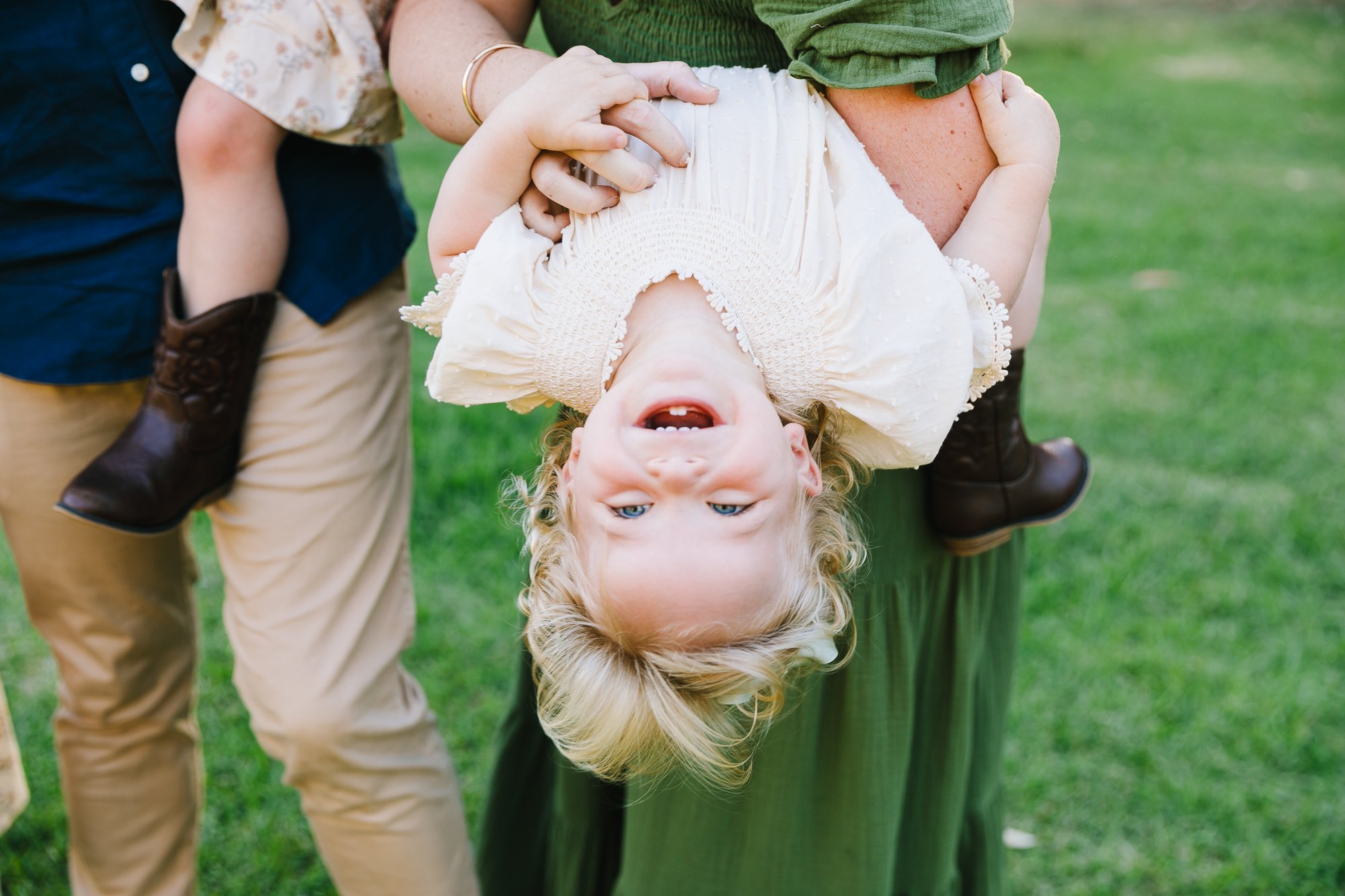 Los_Angeles_Family_Photographer_Golden_Hour_Mini_Session_Fall_Photos_Holiday_Card_Kids_Babies_Children_Luxury_Best_California_Photography-0156.jpg