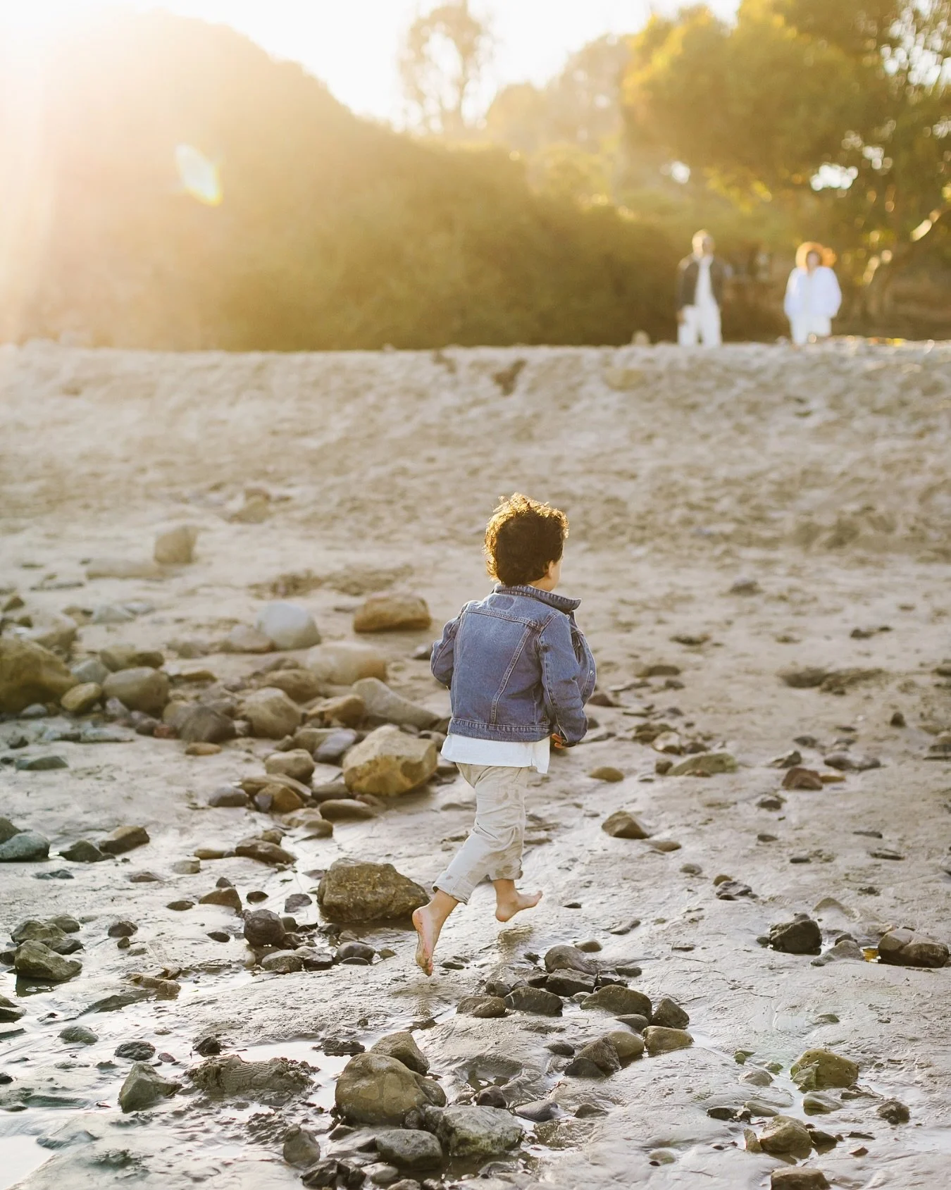 This is a full session. 
With a 3 year old. 
Yes, it&rsquo;s absolutely possible. 
Yes, your kids can definitely handle it. (and yes, you can, too.)
In fact they&rsquo;ll thrive in it because they have the time and space to be kids. 
These soft, beau