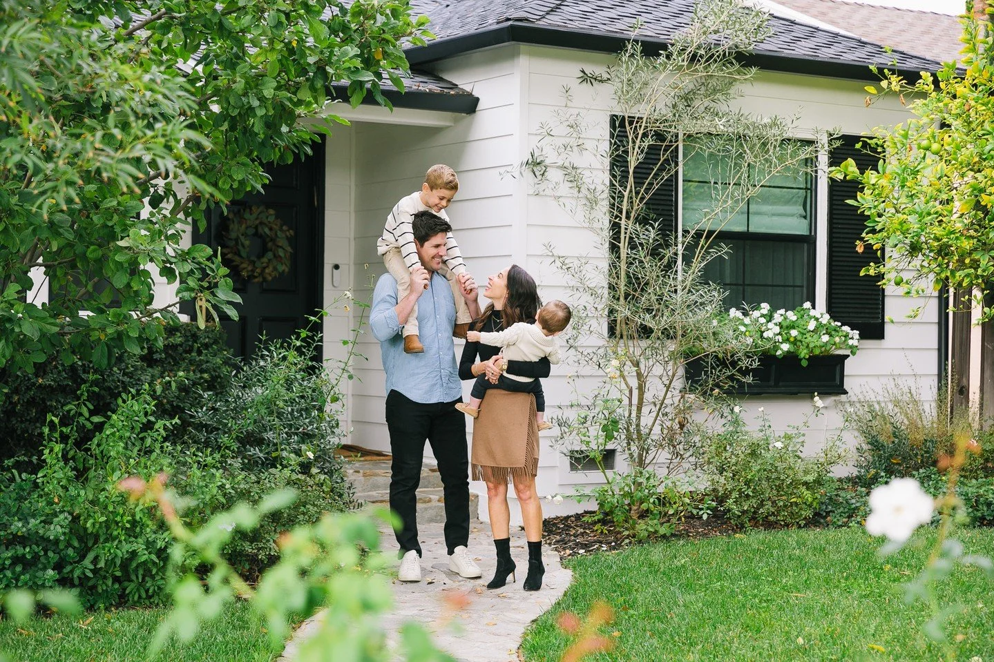 At home⁠
It can be SO many things. ⁠
You can still dress up and look more formal and polished. ⁠
Case in point⁠
Marla + her lovely crew on a cool, grey morning 🥰⁠
&bull;⁠
&bull;⁠
&bull;⁠
&bull;⁠
&bull;⁠
&bull;⁠
#billyedonyaphotography #theaugustmag 