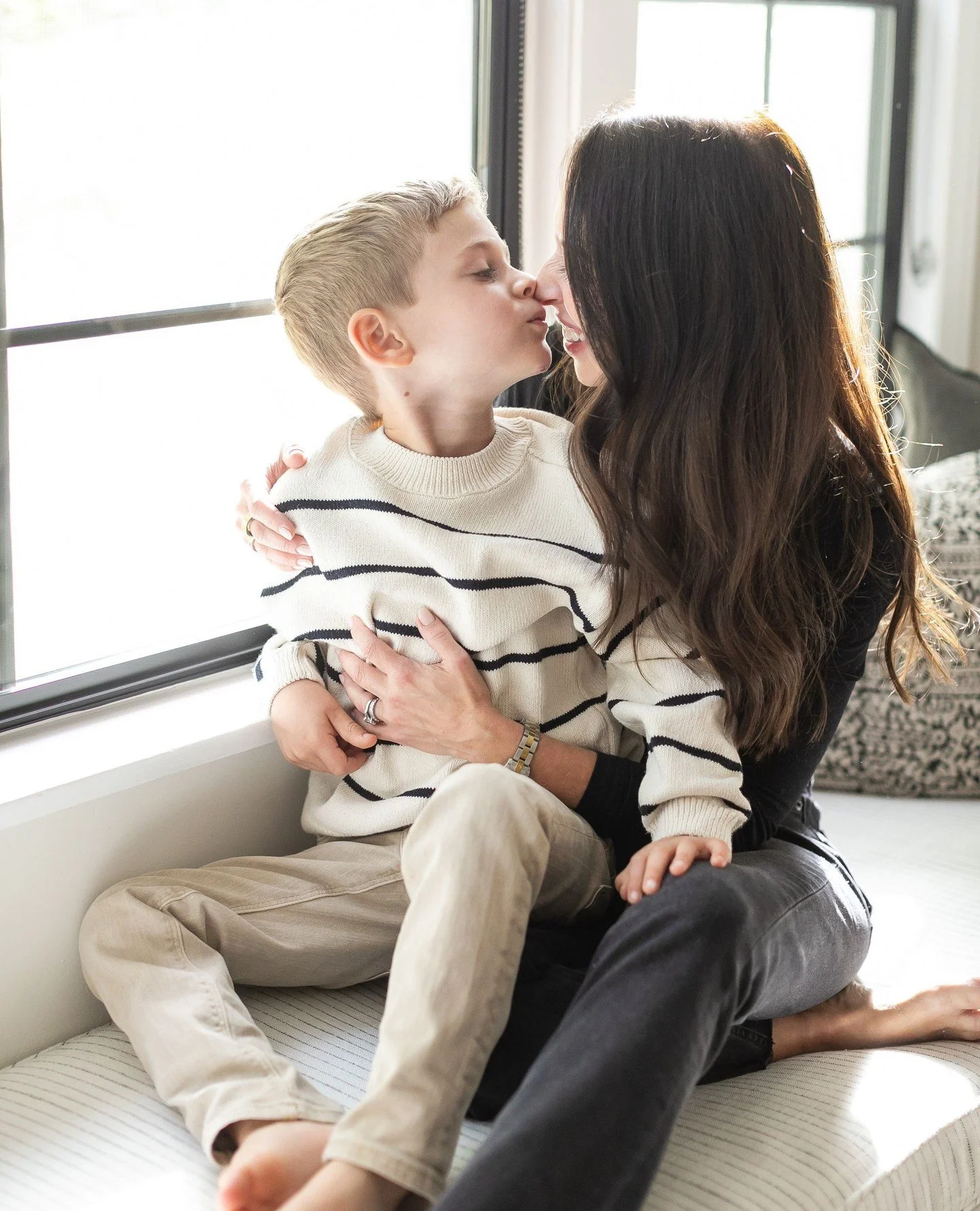 Snuggle bunnies ⁠
⁠
&bull;⁠
&bull;⁠
&bull;⁠
&bull;⁠
&bull;⁠
&bull;⁠
#billyedonyaphotography #theaugustmag #familyphoto #familyphotographer #thebloomforum #theartofmotherhood #familyphotography #familyportraitphotographer #honestmotherhood #lifestylef