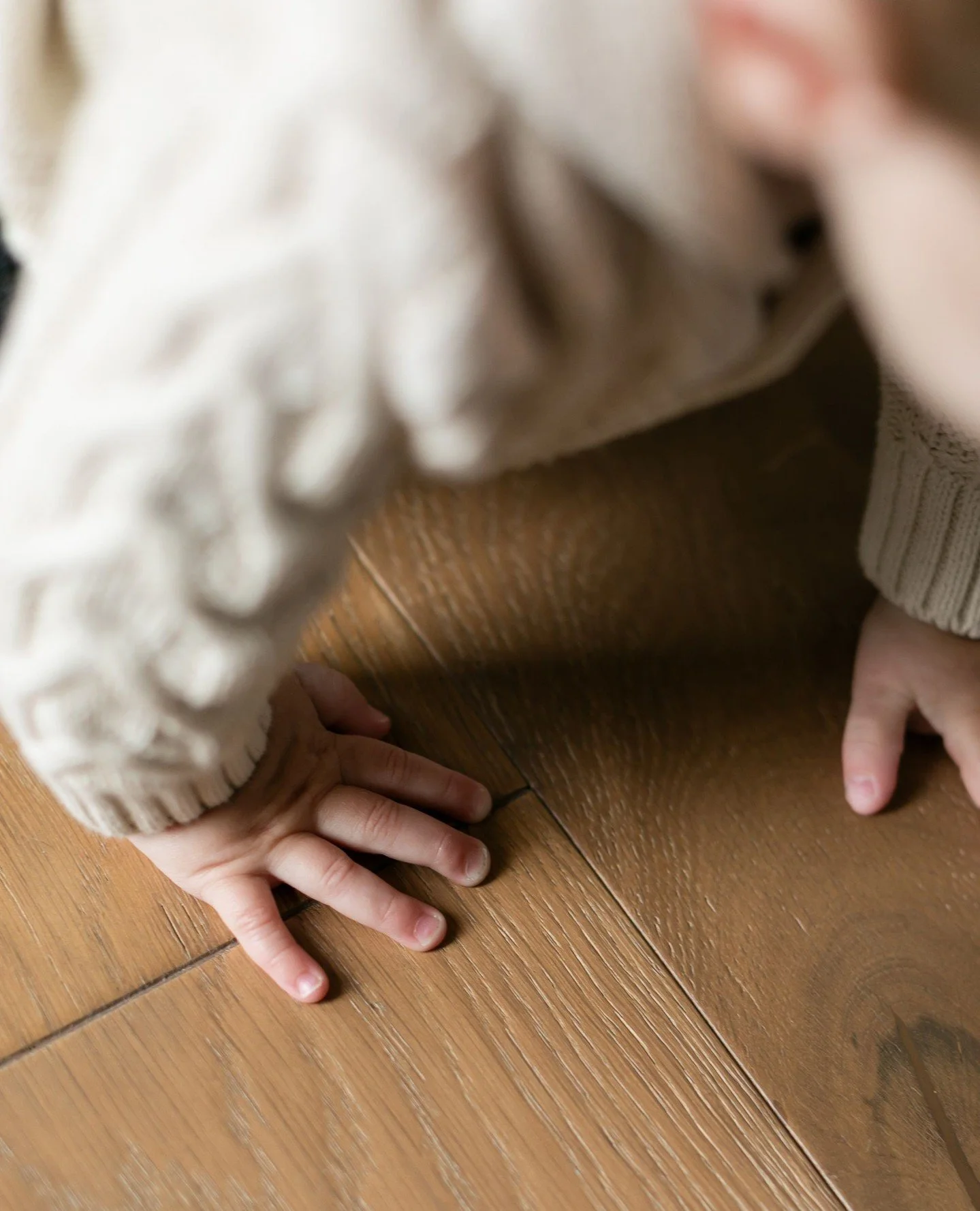 just da itty bitty widdle fingies of cutnesssssss⁠
⁠
&bull;⁠
&bull;⁠
&bull;⁠
&bull;⁠
&bull;⁠
&bull;⁠
#billyedonyaphotography #theaugustmag #familyphoto #familyphotographer #thebloomforum #theartofmotherhood #familyphotography #familyportraitphotograp
