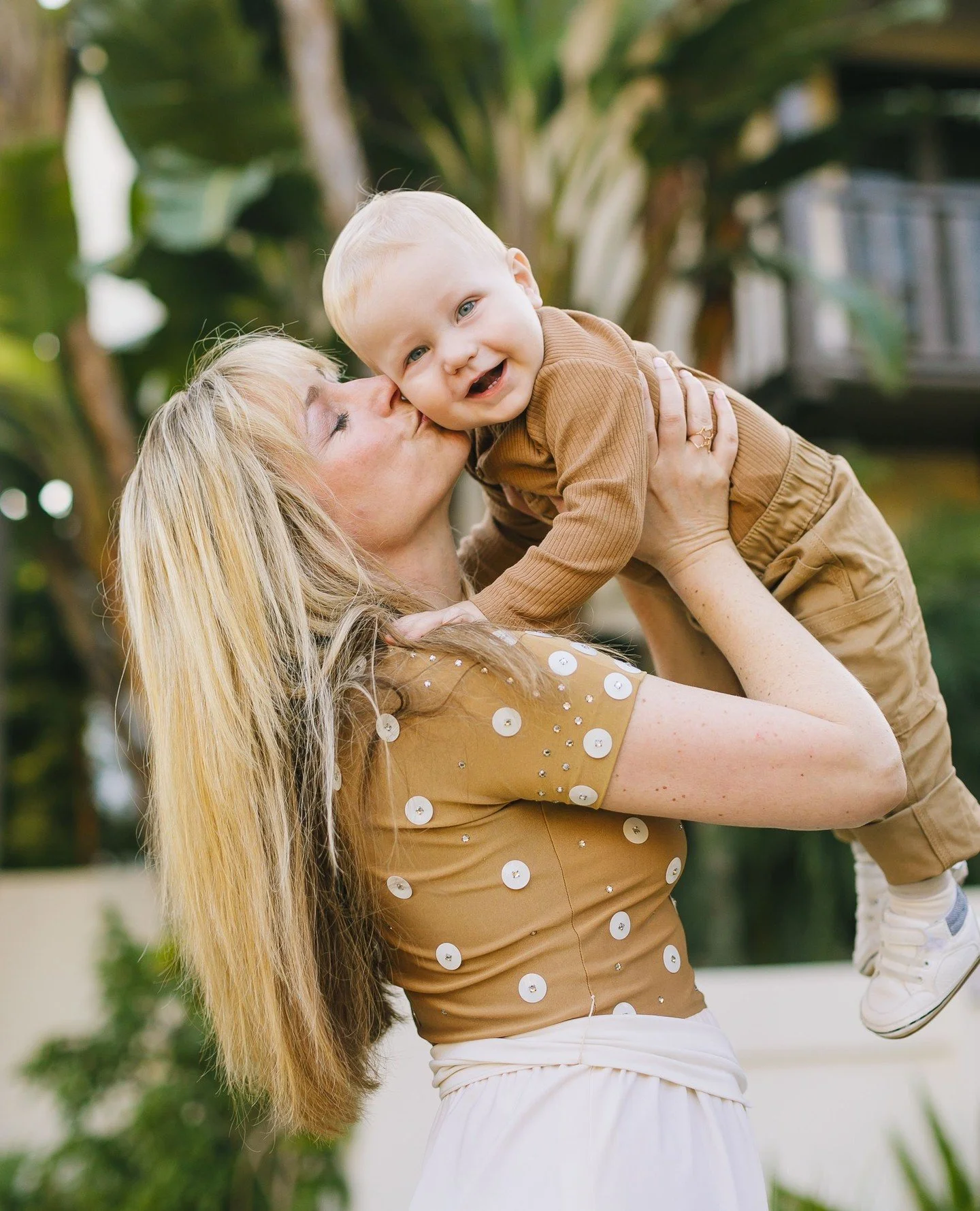 So many beautiful families coming through these days. Had the joy of capturing this lovely crew in their neighborhood for a special vibe. Lookit his sweet little face!! gahhhhh