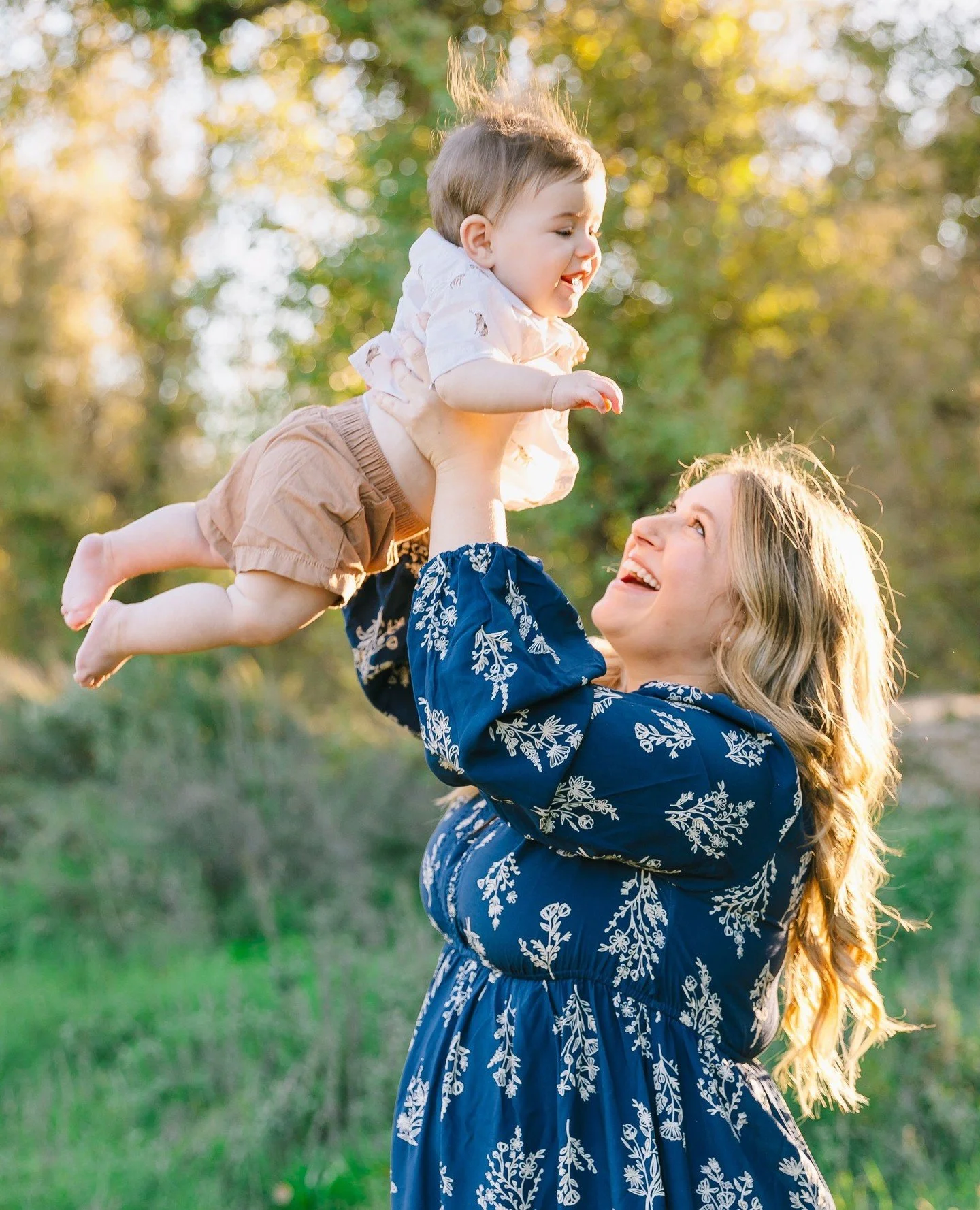 Fall mini sessions were a little greener than usual. The atmospheric river we got a couple weeks ago sure made allll the plants happy. While it wasn't the golden fall look I was hoping for, it sure was beautiful and this light and these cuties - the 