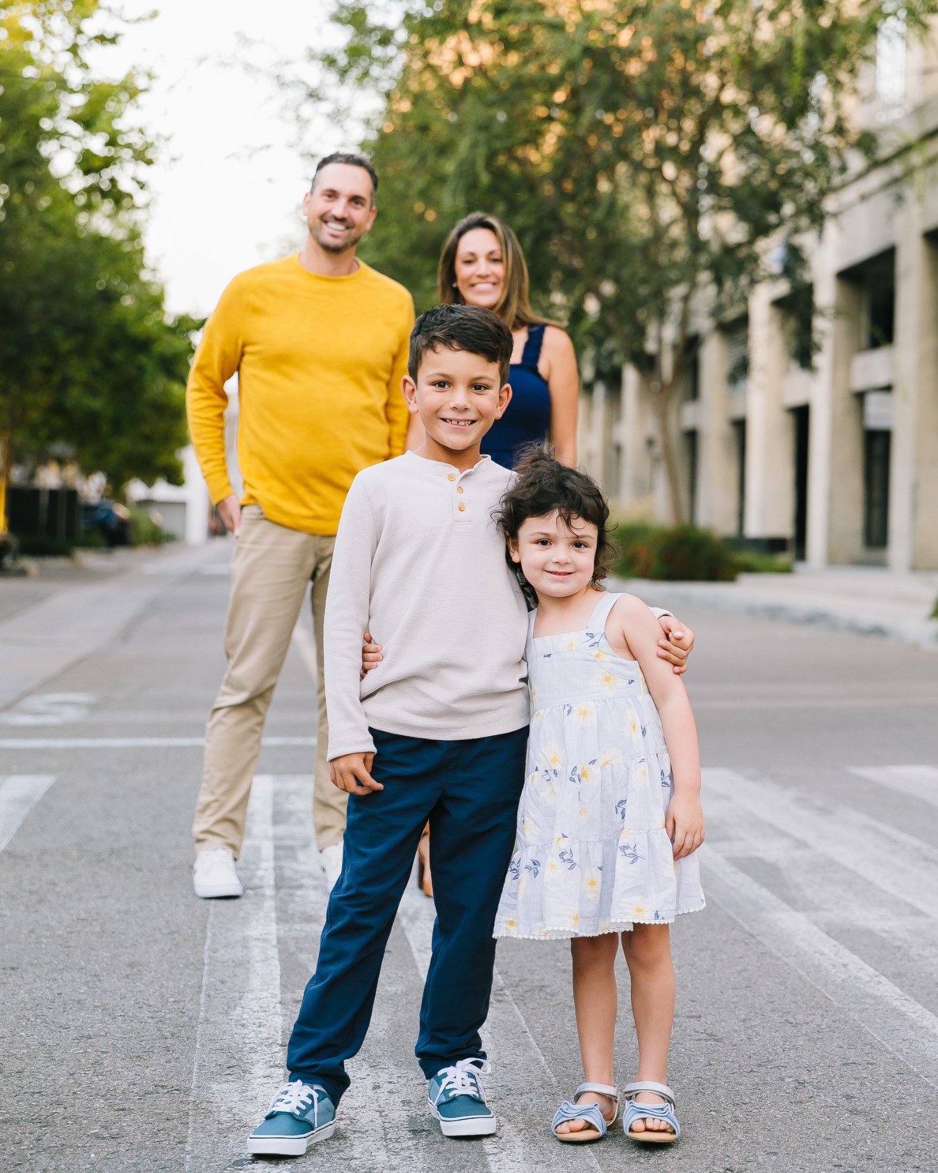 DTLA Family session⁠
Big city, urban + little kids can possibly feel a little daunting or like a mis-match. BUT, there are ways to do this and keep things cute and safe while still getting that big city feel.⁠
This was the last family from my DTLA mi