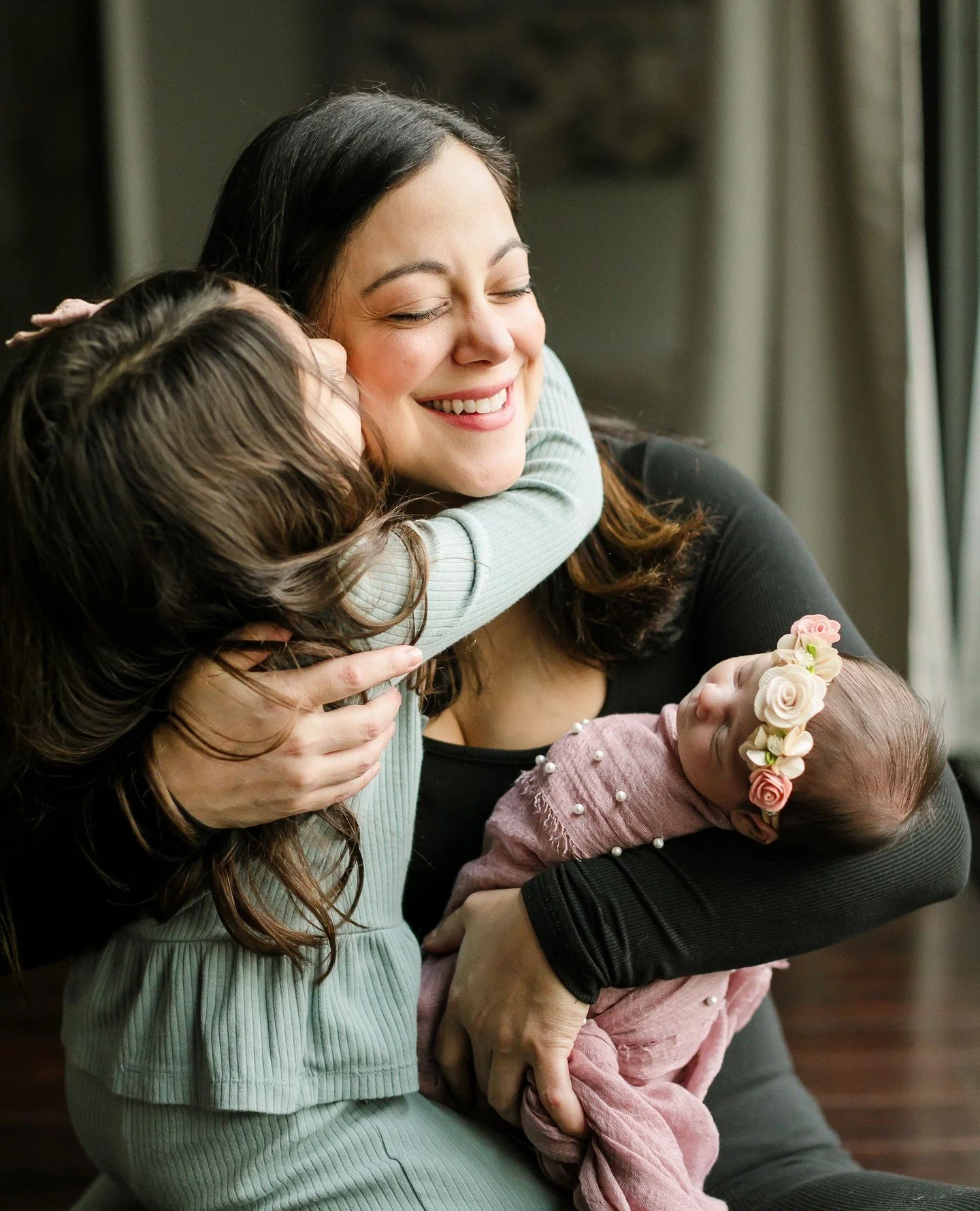 The FIRST session of the new year was this darling family. And what a joy to bop over there to meet their brand new love during the holidays. Rainy days, cozied up inside are perfect when you're snuggling up with a newborn and my goodness was my hear