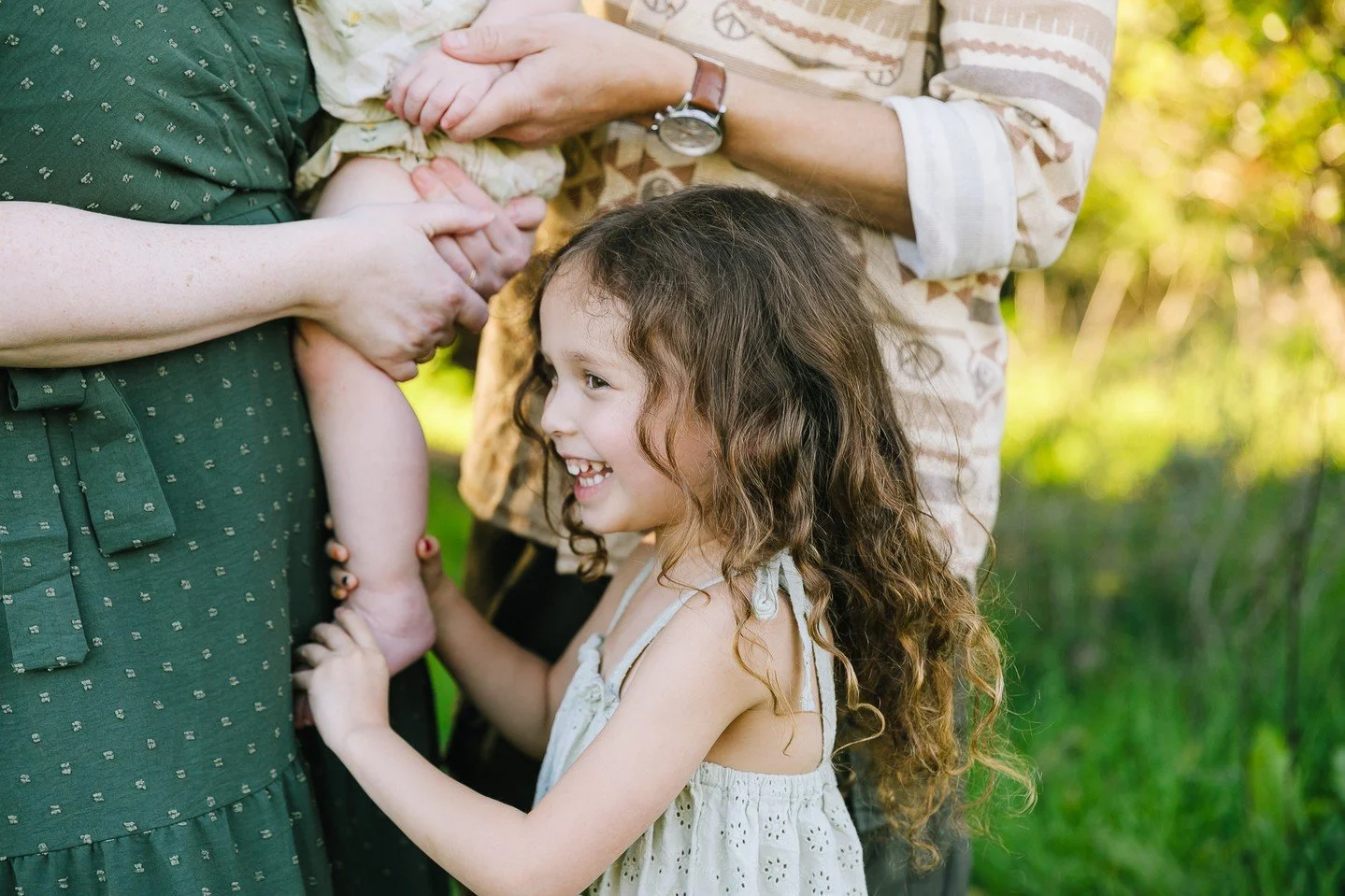 What do I even say?! Do we need words?! Look at her lil face!⁠
⁠
&bull;⁠
&bull;⁠
&bull;⁠
&bull;⁠
&bull;⁠
&bull;⁠
#billyedonyaphotography #theaugustmag #familyphoto #familyphotographer #thebloomforum #theartofmotherhood #familyphotography #familyportr