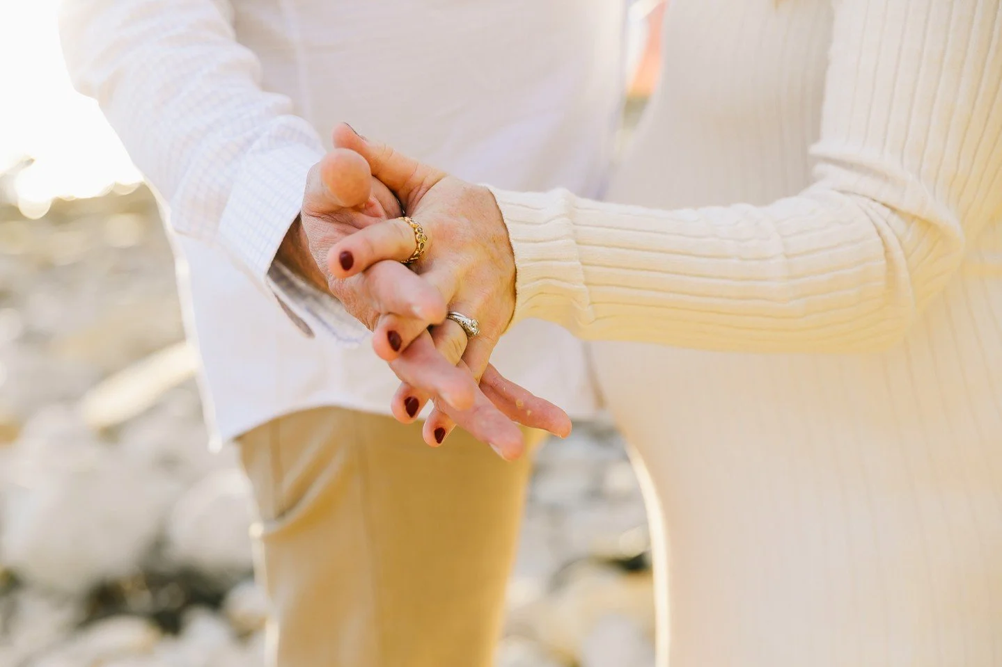 We had a gorgeous family session, two older children, expecting their third. A bluff in Palos Verdes, down to the shore, stunning light.⁠
And this.⁠
THIS is possibly my favorite frame from the whole session. ⁠
I didn't tell them to do this. It was so