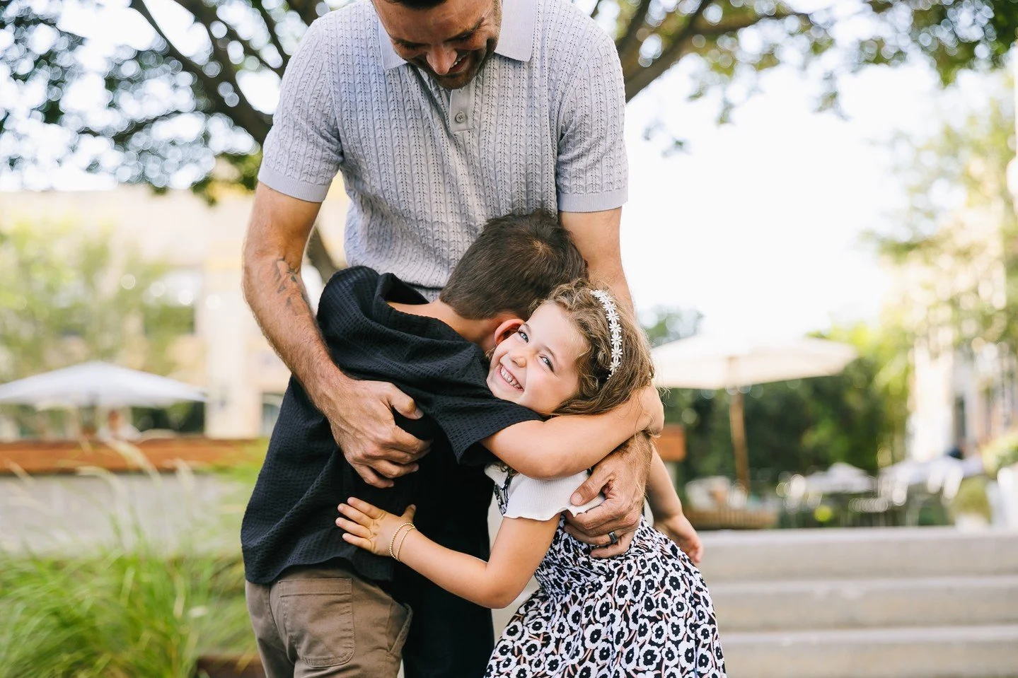 squeezie beezies⁠
⁠
&bull;⁠
&bull;⁠
&bull;⁠
&bull;⁠
&bull;⁠
&bull;⁠
#billyedonyaphotography #theaugustmag #familyphoto #familyphotographer #thebloomforum #theartofmotherhood #familyphotography #familyportraitphotographer #honestmotherhood #lifestylef