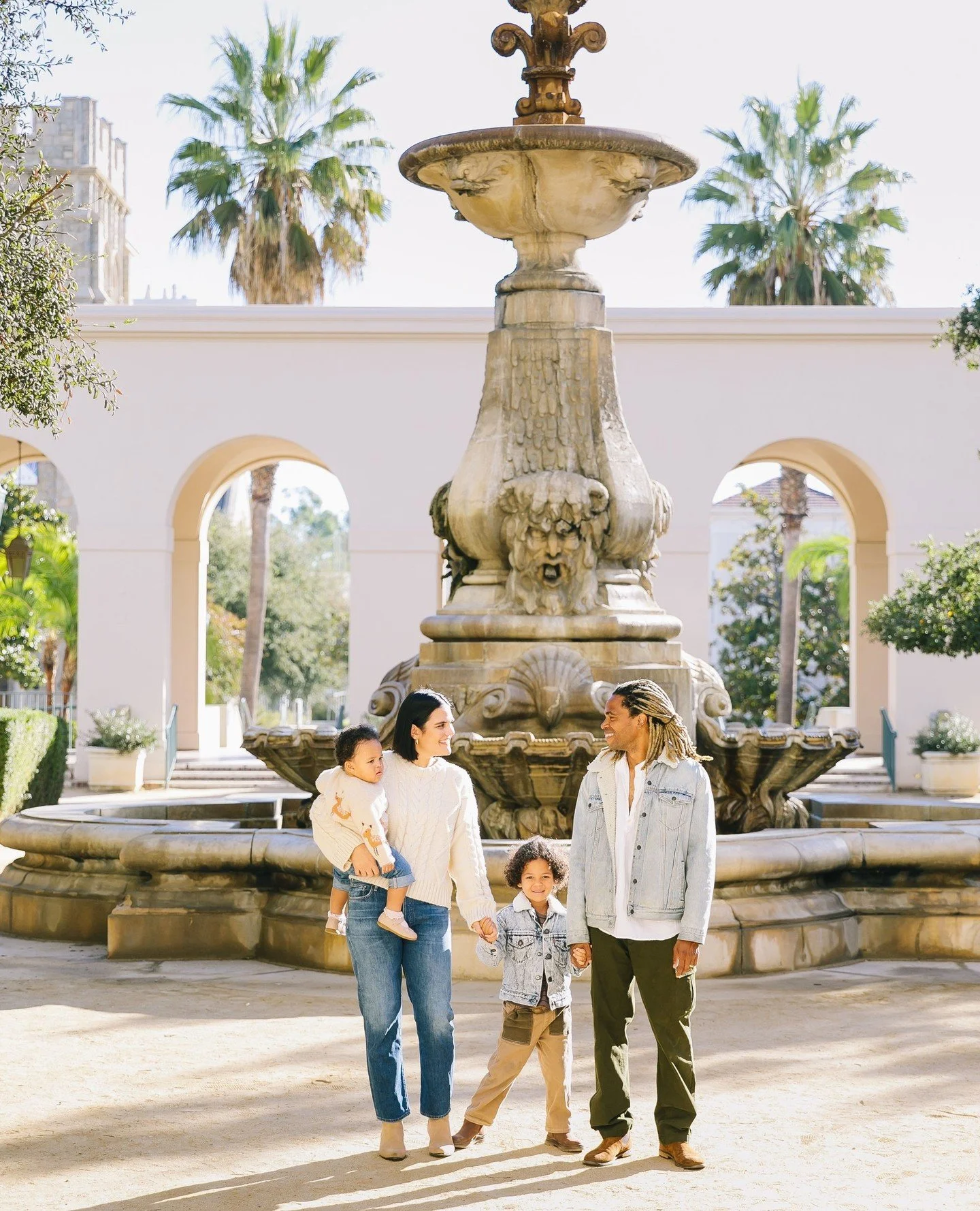 Golden morning light in Pasadena, so yummy!⁠
⁠
&bull;⁠
&bull;⁠
&bull;⁠
&bull;⁠
&bull;⁠
&bull;⁠
#billyedonyaphotography #theaugustmag #familyphoto #familyphotographer #thebloomforum #theartofmotherhood #familyphotography #familyportraitphotographer #h