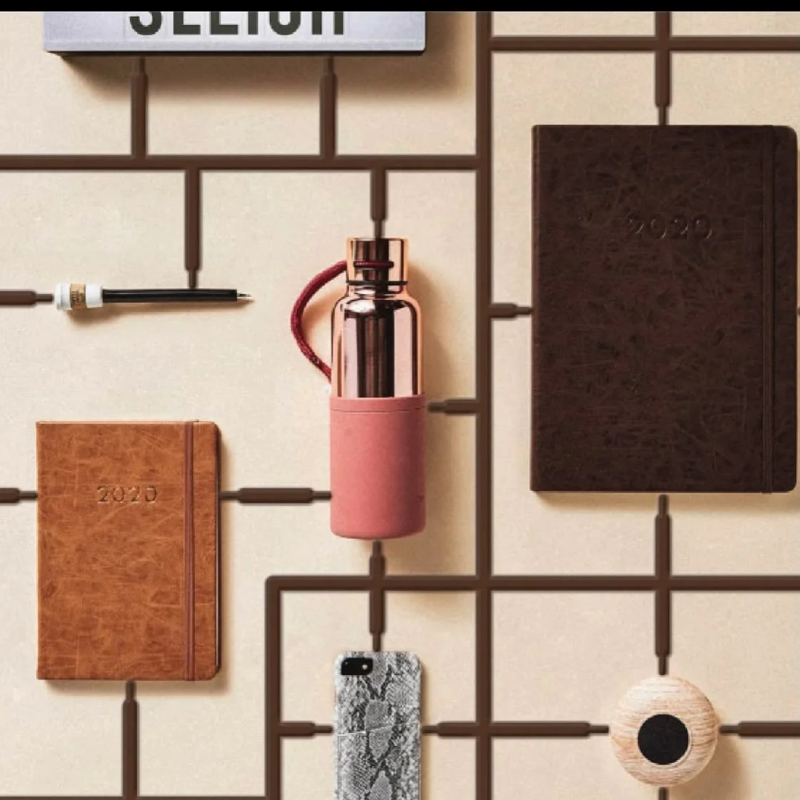 So this other time&hellip; in Taiwan 🇹🇼
I was out &ldquo;researching&rdquo; (read: wandering, eating, observing 👀🍜)
looking for ideas to design a new drink bottle.
The brief?
Unisex. Cool.
Part adventurer 🏔️ part city slick 🏙️
High-end. Stainle