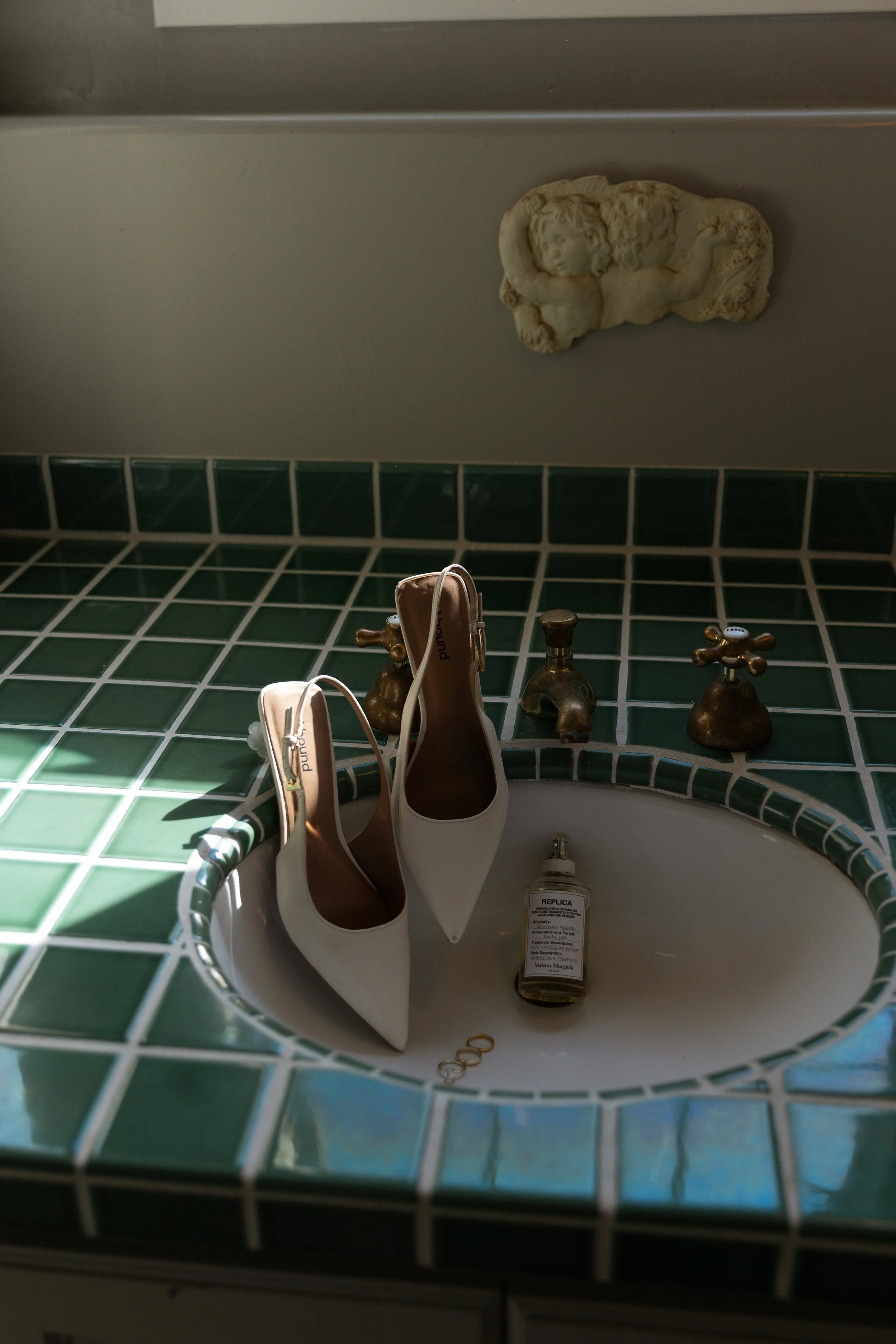 Bridal details in sink