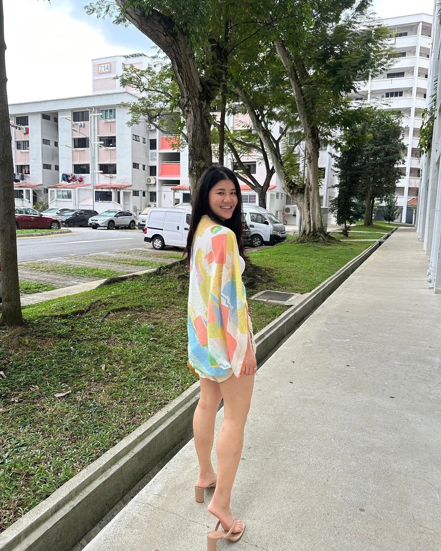 Rachel said her wardrobe is full of neutral and earthy coloursππͺ΅βοΈ with a few touches of Doodles π¨ 
Styling our Super Soft Scarf In her favourite Doodles - Montego Dream (Packham Pear) π for a fun off-day look!
#weardoodlesart #doodlesbyart