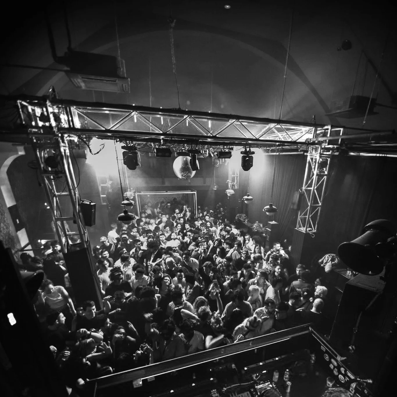 🌟🌟 GIVE AWAY - Weekly Saturday tonight!! 🌟🌟
5 WINNERS / 5 FREE ENTRIES FOR UR CREW / 5 DRINKS!
It&rsquo;s all 5 🌟 here babes! 
&gt;&gt; TO ENTER : tag 5 friends and tell us who your fave local dj is! Xx 
WINNERS CHOSEN RANDOMLY ! 
Swipe 👉 for S