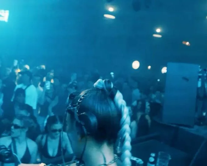 LAURA KING returns to the New Guernica Mainroom this Friday night for a three-hour extended set.

We&rsquo;ve had the pleasure of hosting Laura many times over the years: from public holiday parties with special guests to a five-hour journey and the 