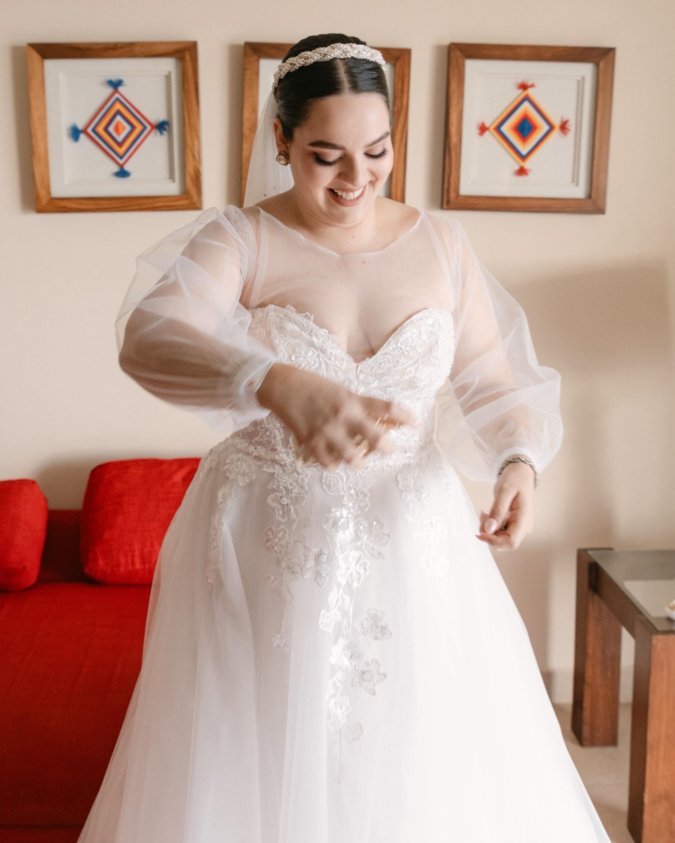 Sarahy getting ready ✨
.
.
.
.
.
.
#yfphotography #wedding #couple #love #amor