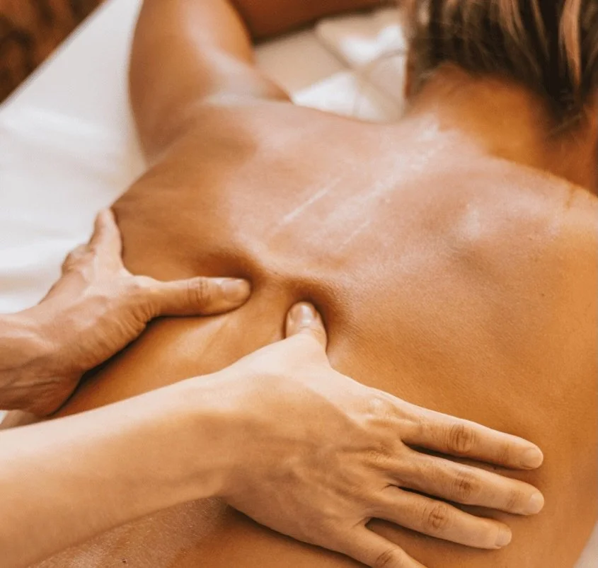 MASSAGE TODAY &amp; TOMORROW in Lennox. We&rsquo;ve had a couple of changes in the schedule and have availability for Remedial Massage today and tomorrow. 
✨ Back and Shoulder Pain
✨ Neck and Jaw Pain
✨ Headaches &amp; Migraines
✨ Nervous System Rese