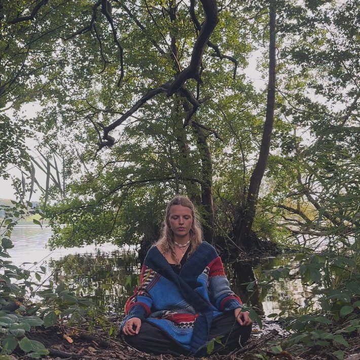 The truth is, even in stillness we are never truly still. The breath is still flowing. The heart is still beating. We are still growing. Everything is in motion💫💛

You&rsquo;ll find me on the mat this week below before we fly off to Mexico for our 