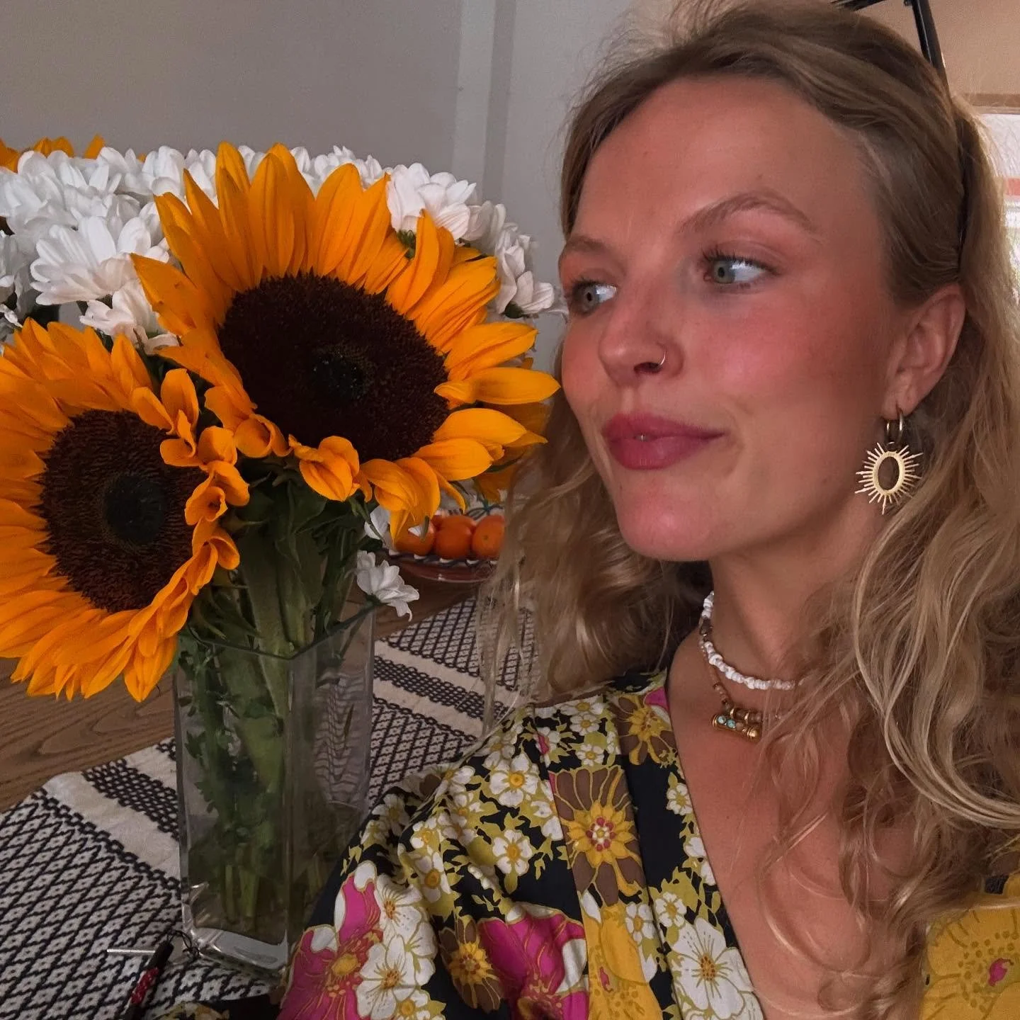 A little sprinkle of life&rsquo;s magic ft beautiful people and sunflowers the size of my head 🌻 

Happy Sunday folks, have a lovely one!
