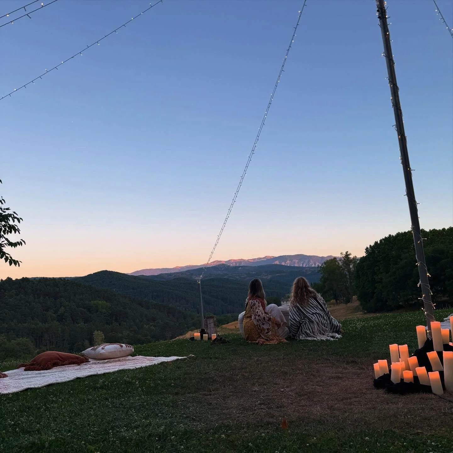 Following on from yesterday&hellip;.a wee insight into some of my favourite rituals both on retreat and at home ft some summer postcards that have been stored away! 

Heres a few of my favourite rituals both on retreat and at home -&nbsp;

* Beginnin