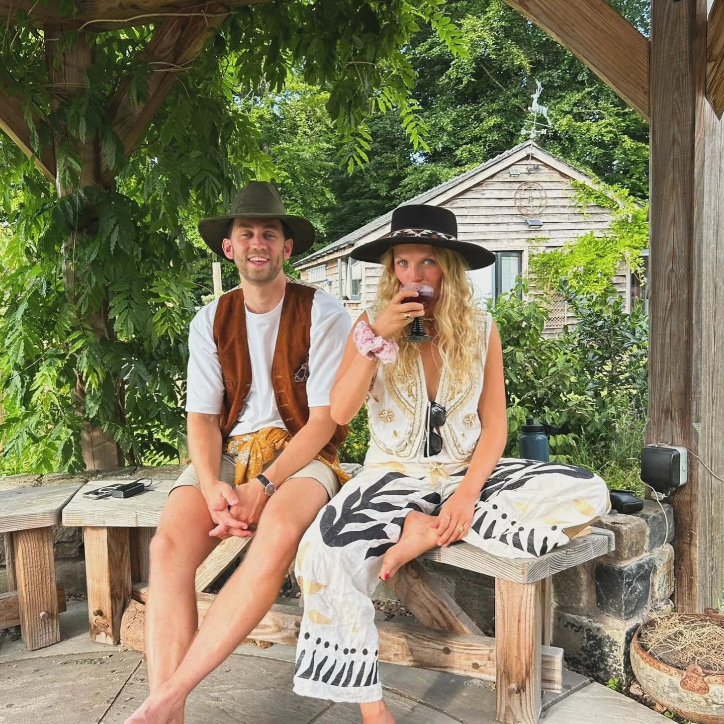 A weekend and a summer so far filled with sunshine, summer nights, laughter and long, golden days with the people I love

Feeling super grateful for this beautiful familia that I get to call ours 💫

Summer is the season of play and outward energy. I