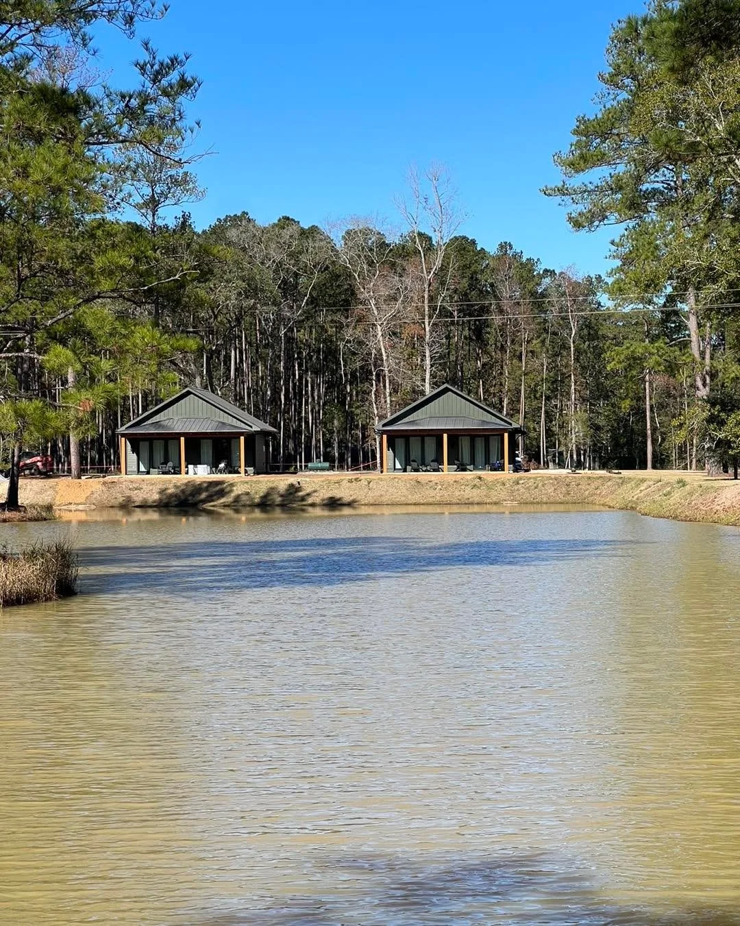 New Cottage Suites π‘
••
We have newly built these beautiful cottage suites. Each cottage offers a spa like bathroom with a rainfall shower head, large vanity, and lit mirror.  We provide linens, hair dryer, makeup mirror, mini fridge, ice