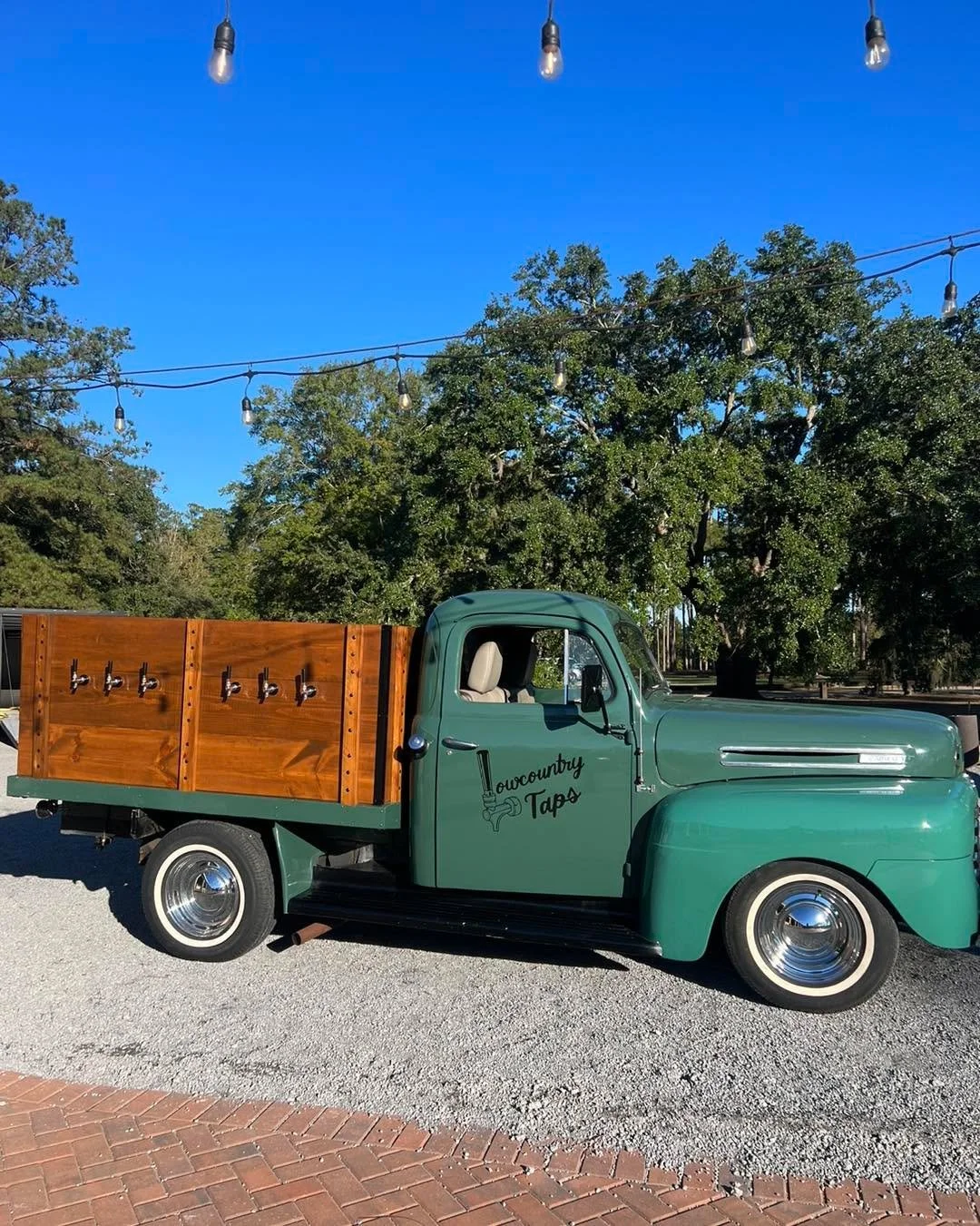So happy to have lowcountrytaps back with us today!!
••
••
If you are looking for a cool bar experience that your guest won’t forget here is your chance!β¨β¨β¨