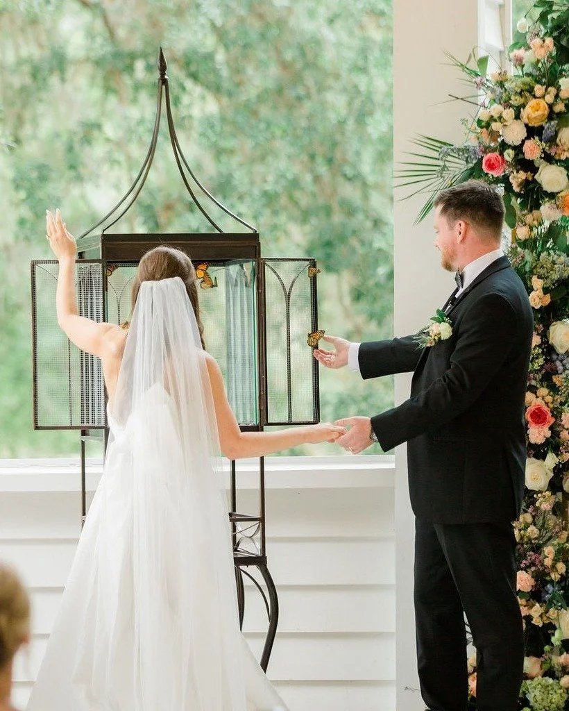 A real-life fairytale π«
Caleigh & Dakota’s May wedding had it all — a horse & carriage entrance π΄, a butterfly release π¦, and the dreamiest florals π
Pure magic from start to finish β¨
#CaleighAndDakota #WeddingMagic #Butter