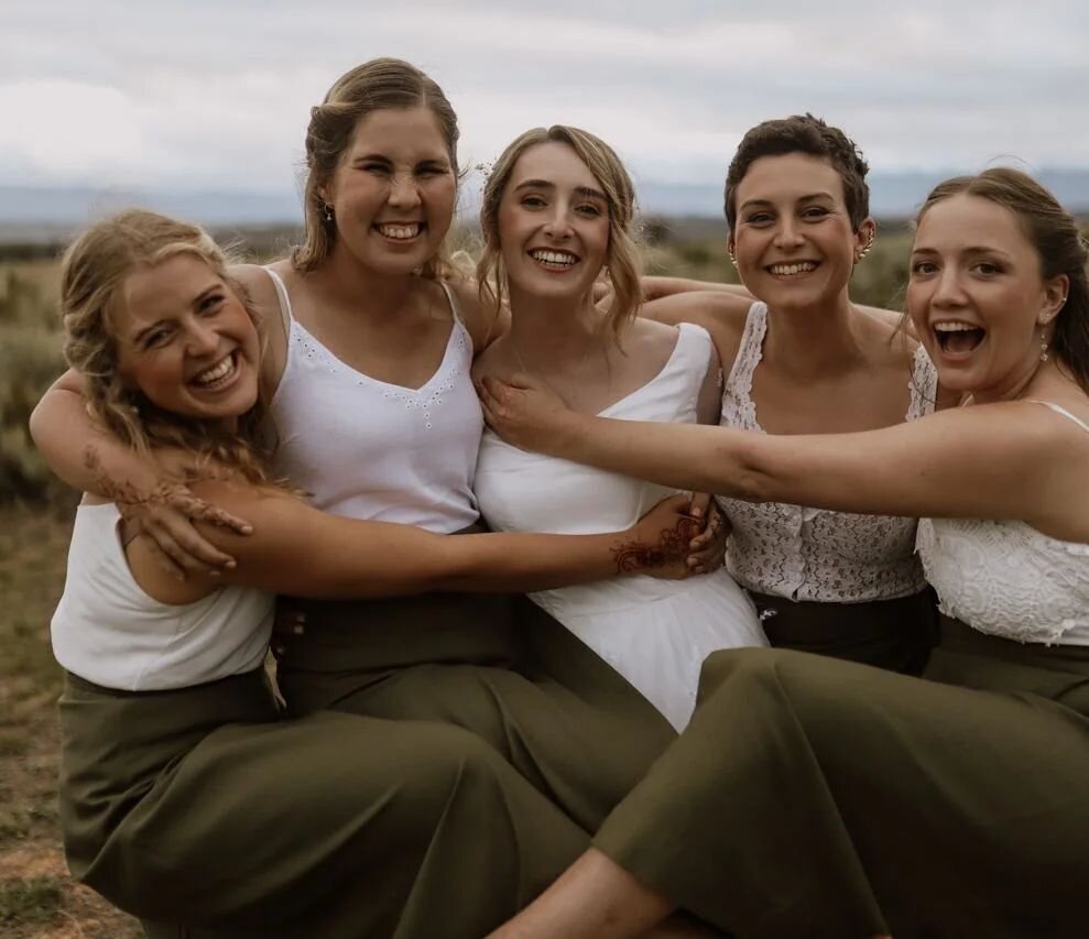 When you get a group of bridesmaids like this. An outstanding group of women. They cried, prayerd, encouraged, served and loved their dear @rachael_leslie 

Happy to be part of special moments like these 😍