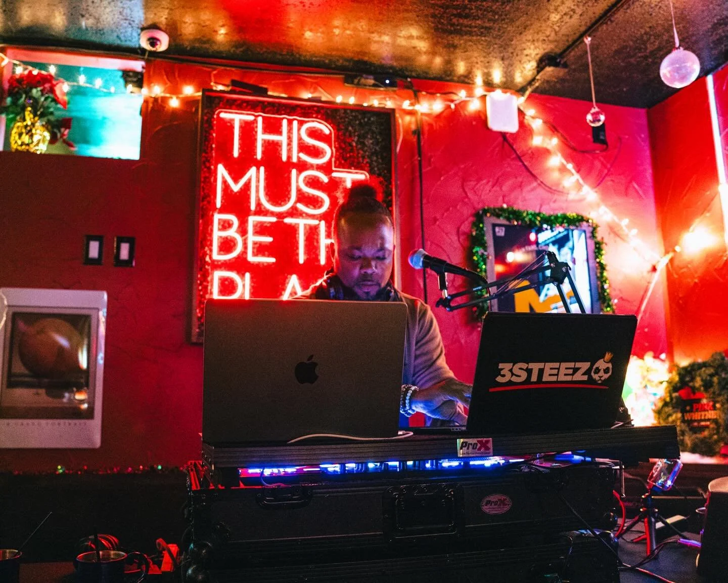 Wayback Wednesday: old school vibes, all night long! 🎶🪩

Catch @3steez spinning throwbacks every Wednesday 9PM - 1AM 🎧💿