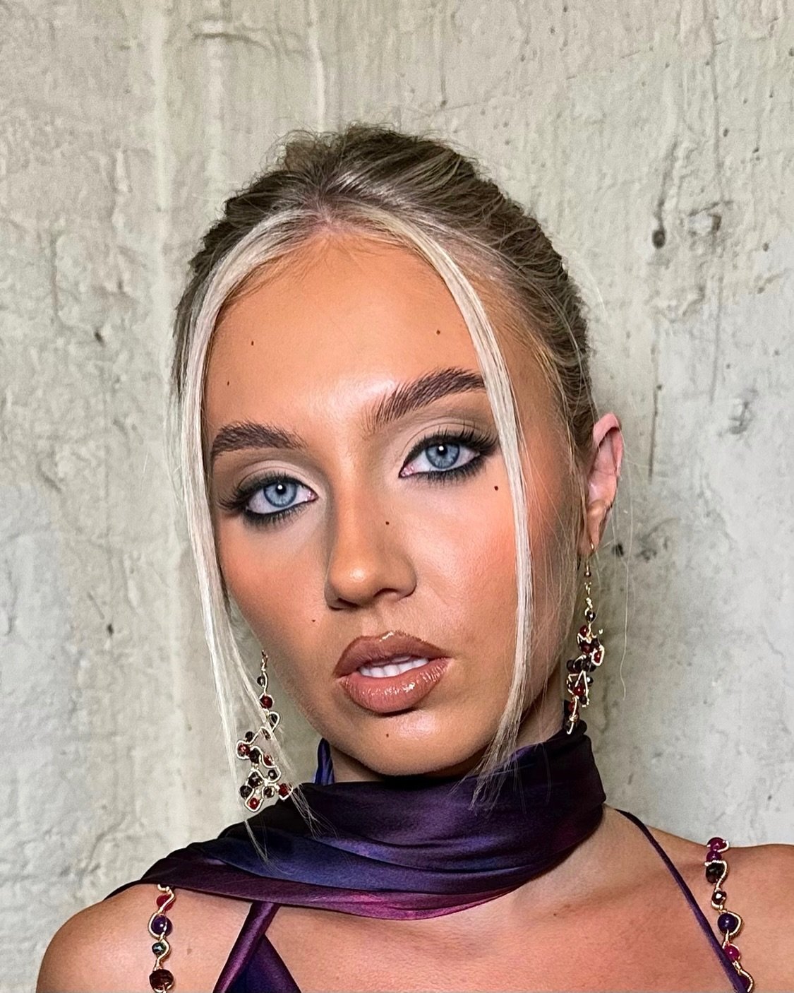 About time I shared this glam on @ellefryer for @ausfashionweek 🩶

Makeup @caitlinparrmakeup
Hair @josiemorgan.hair 
Content suite @natalieannehaircare x @undergroundspirits 
Directed by @natalieannehair 
Venue @thegrounds The Everleigh
Event stylis