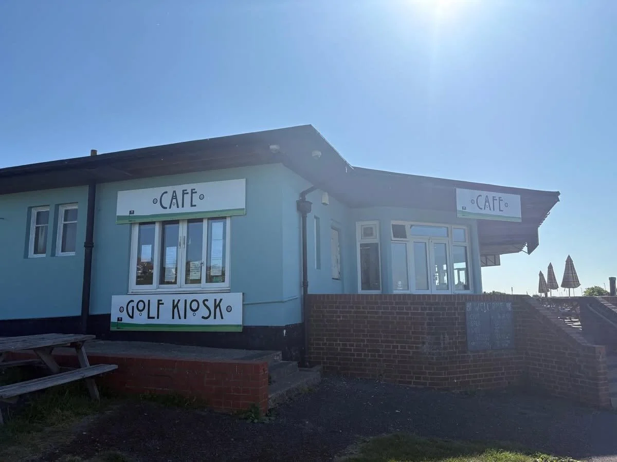 Golf kiosk in the sunshine