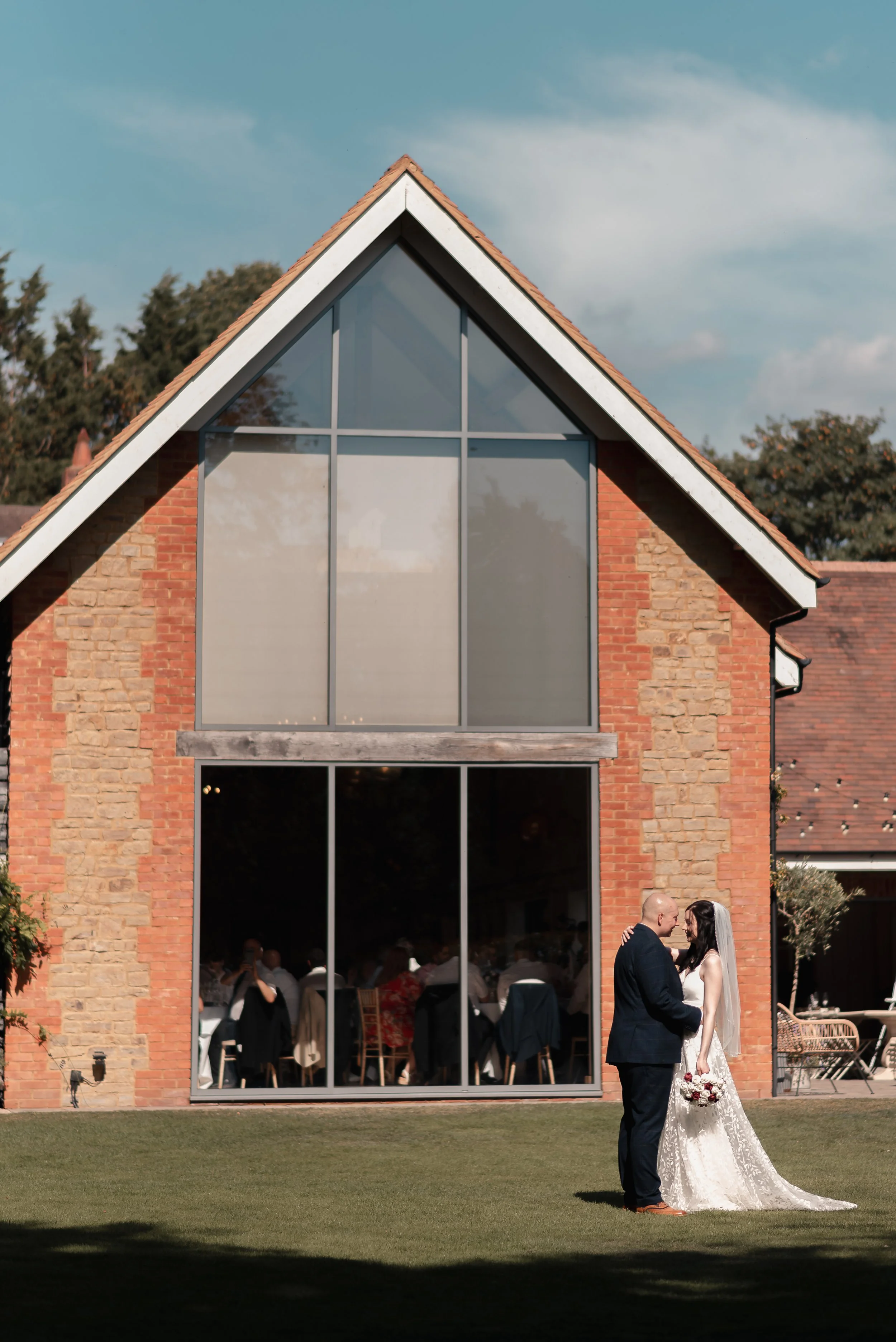 millbridge-court-farnham-wedding-portraits-37.jpg