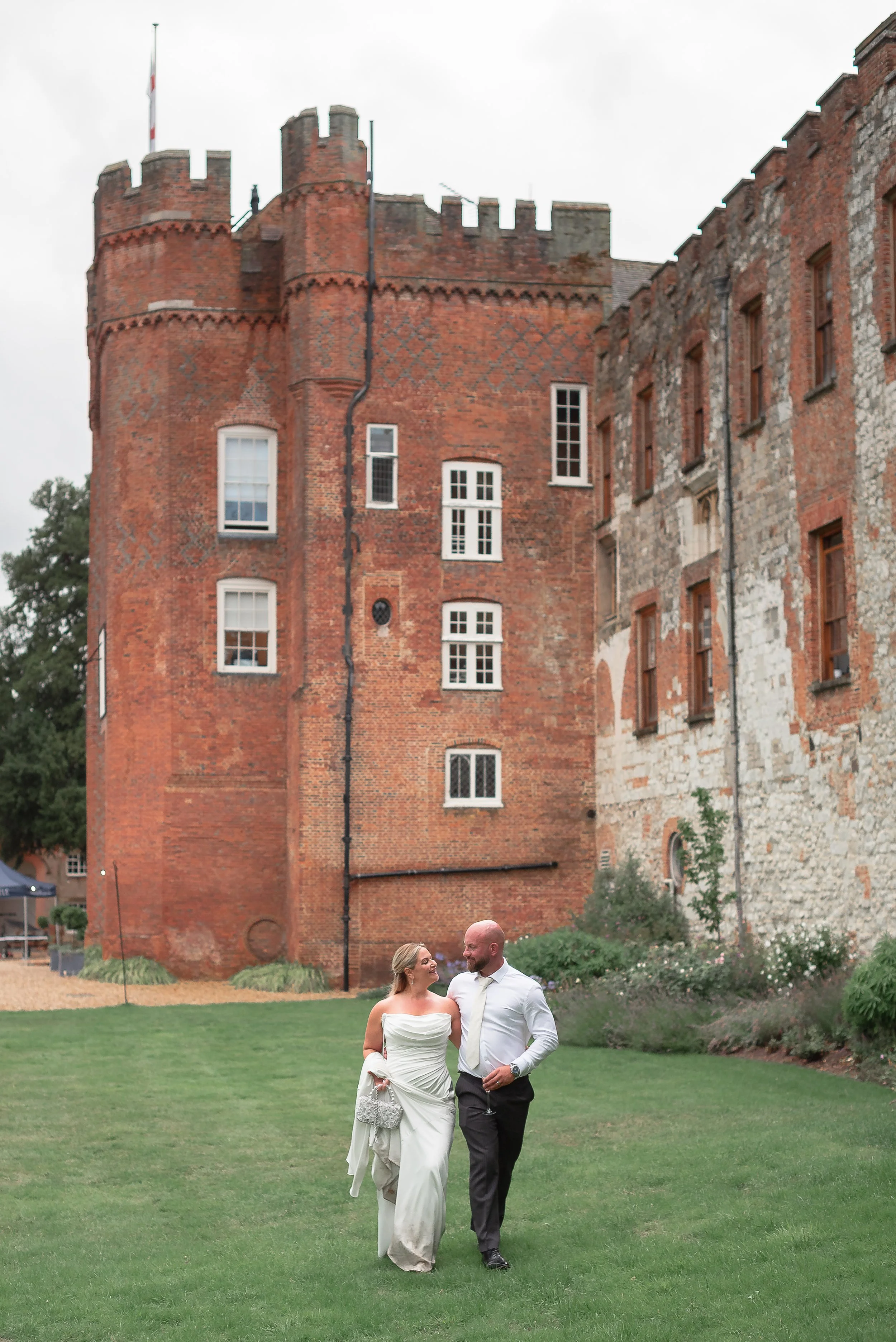 farnham-castle-farnham-wedding-portraits-39.jpg