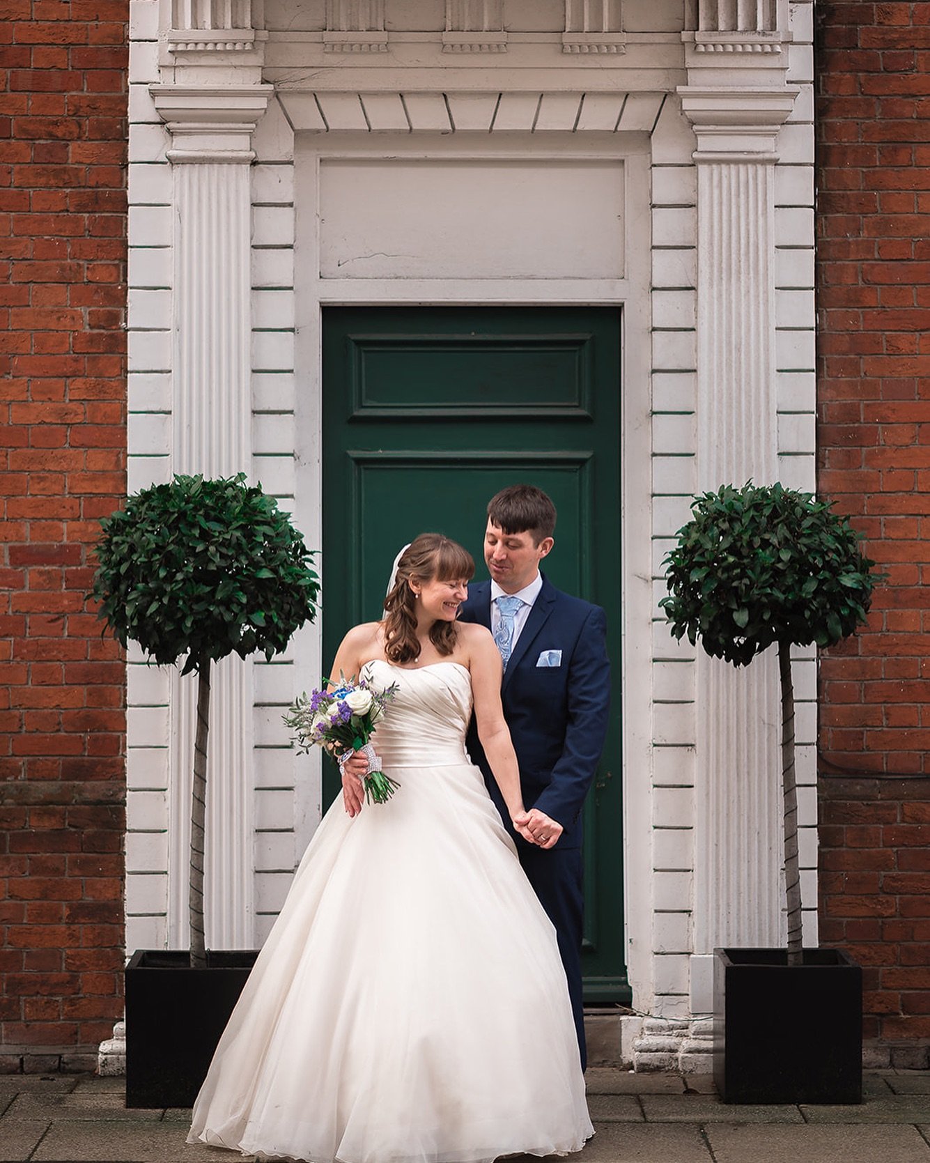 💍 Happily Ever After at Winchester Registry Office and Hotel Du Vin! 💒✨
⠀⠀⠀⠀⠀⠀⠀⠀
⠀⠀⠀⠀⠀⠀⠀⠀⠀
Felicity looked absolutely stunning in her exquisite white dress, radiating elegance and joy with every step down the aisle. 
⠀⠀⠀⠀⠀⠀⠀⠀⠀
Surrounded by their c