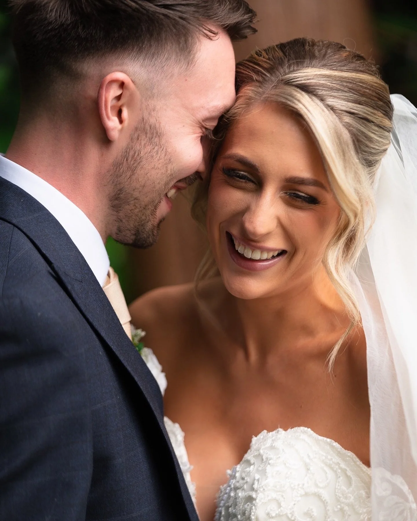 Find your partner and look at them just like these two look at each other 😍